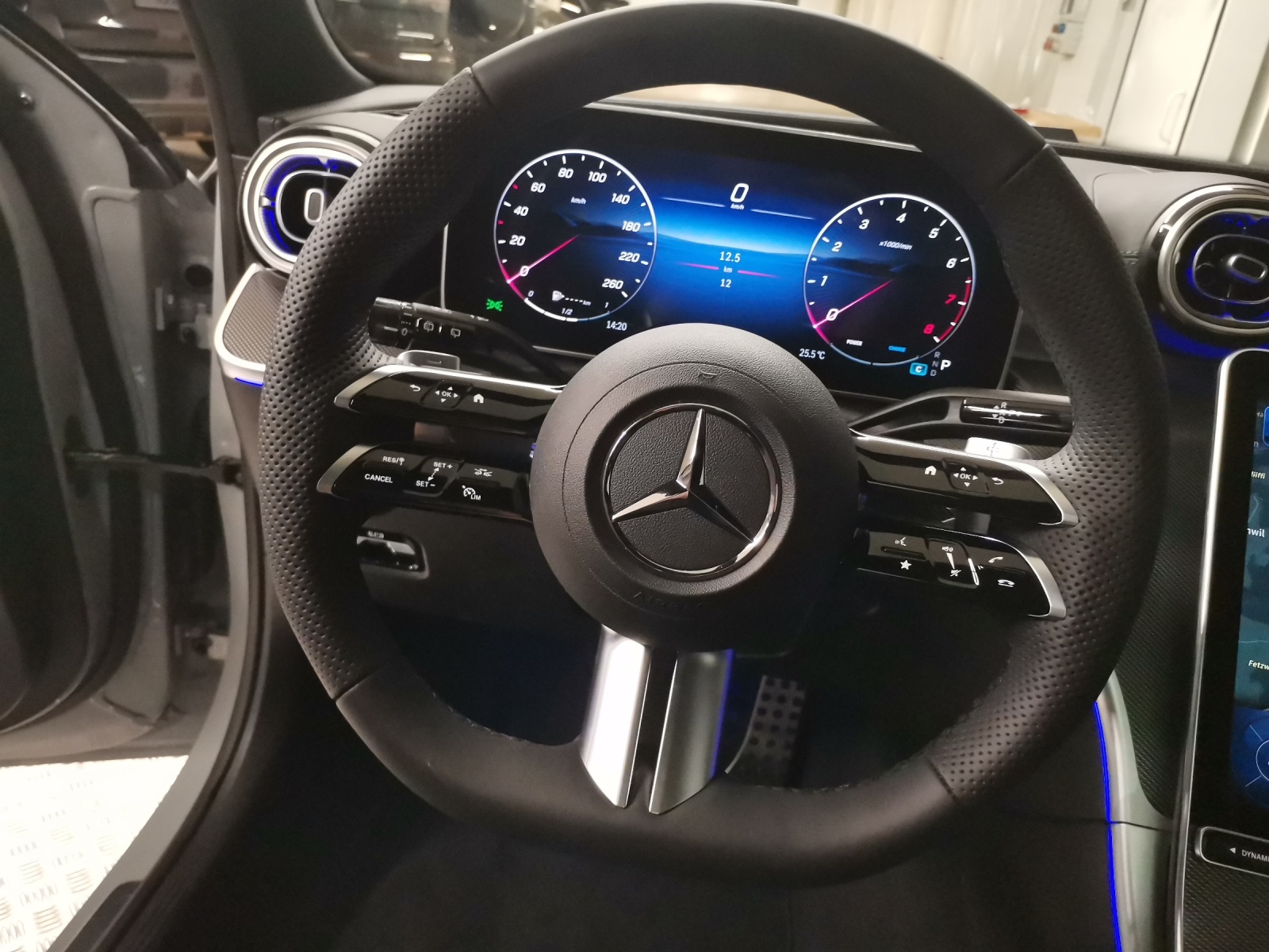 MERCEDES-BENZ C 300 AMG Line 4Matic T-Modell-image-13