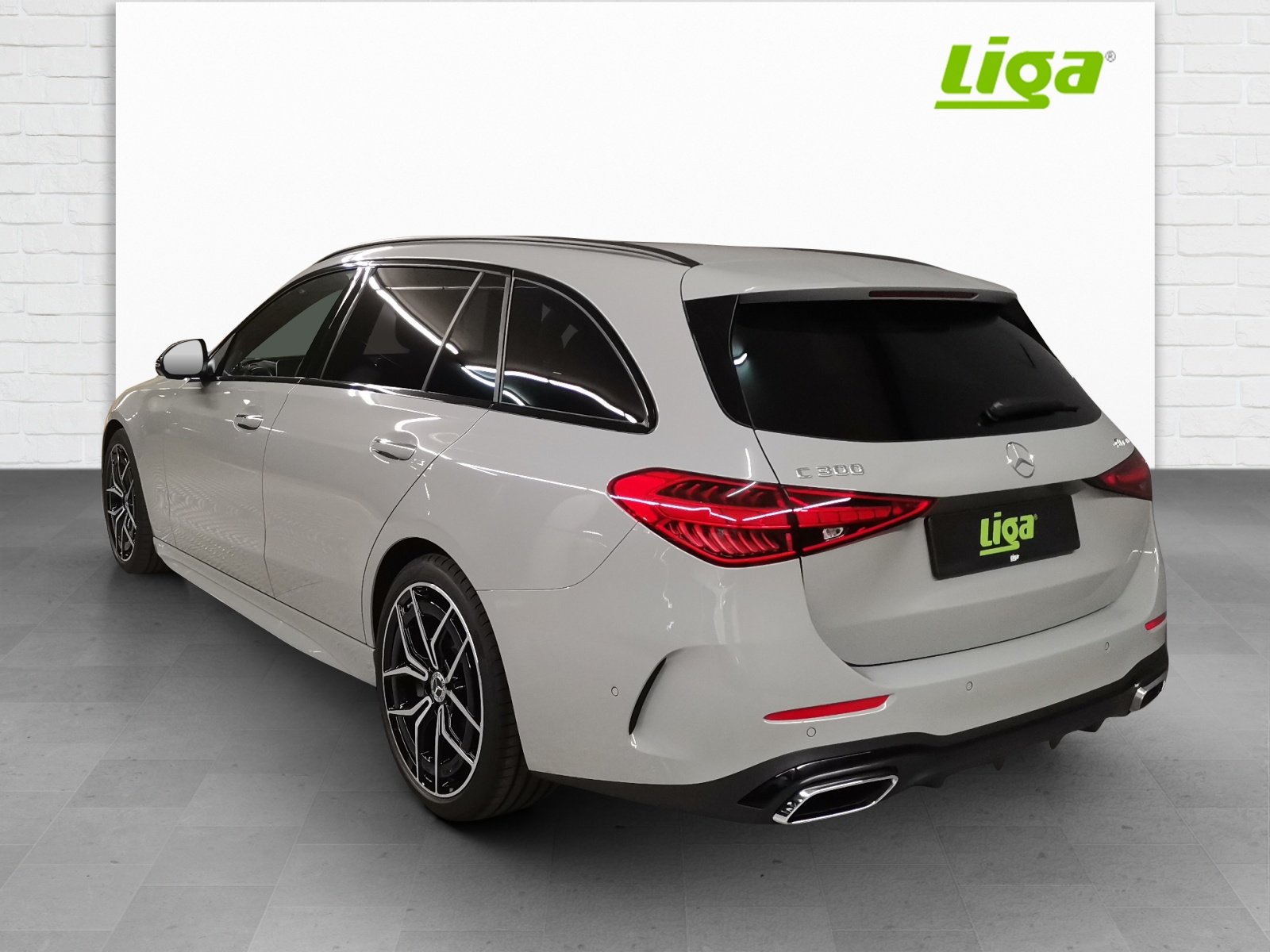 MERCEDES-BENZ C 300 AMG Line 4Matic T-Modell-image-3
