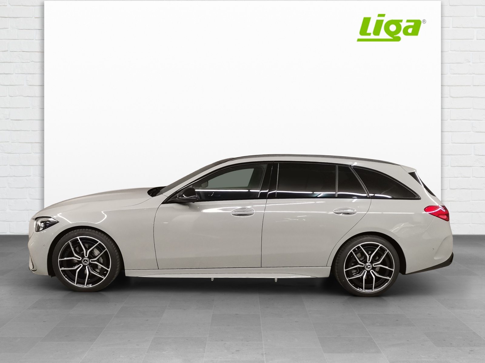 MERCEDES-BENZ C 300 AMG Line 4Matic T-Modell-image-0