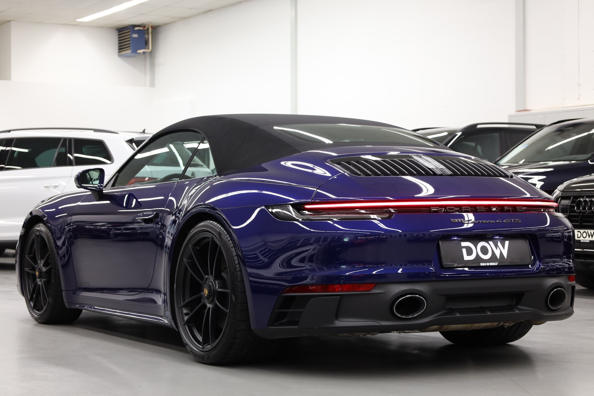 PORSCHE 911 Cabriolet 3.0 Carrera 4 GTS PDK-image-6