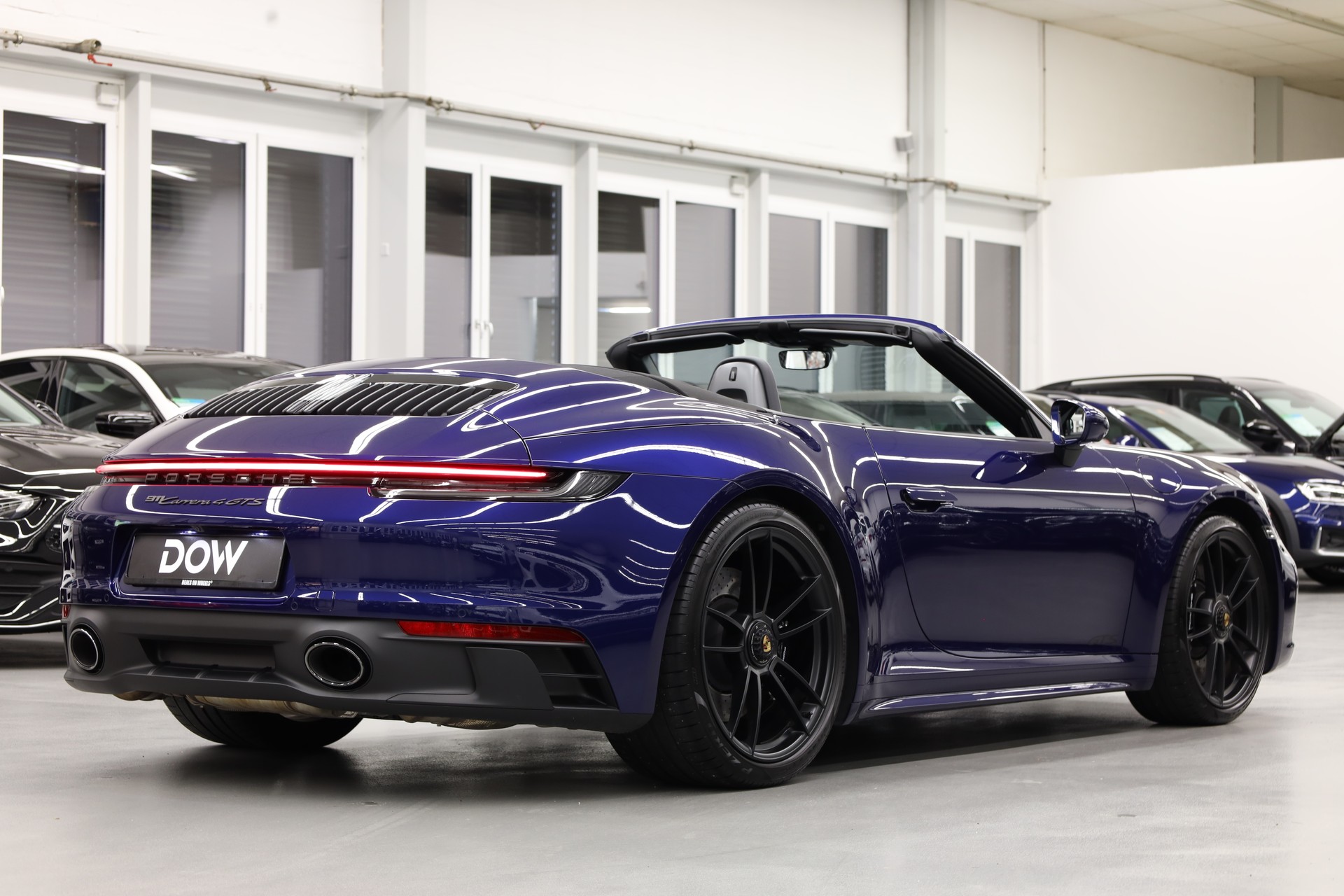 PORSCHE 911 Cabriolet 3.0 Carrera 4 GTS PDK-image-9