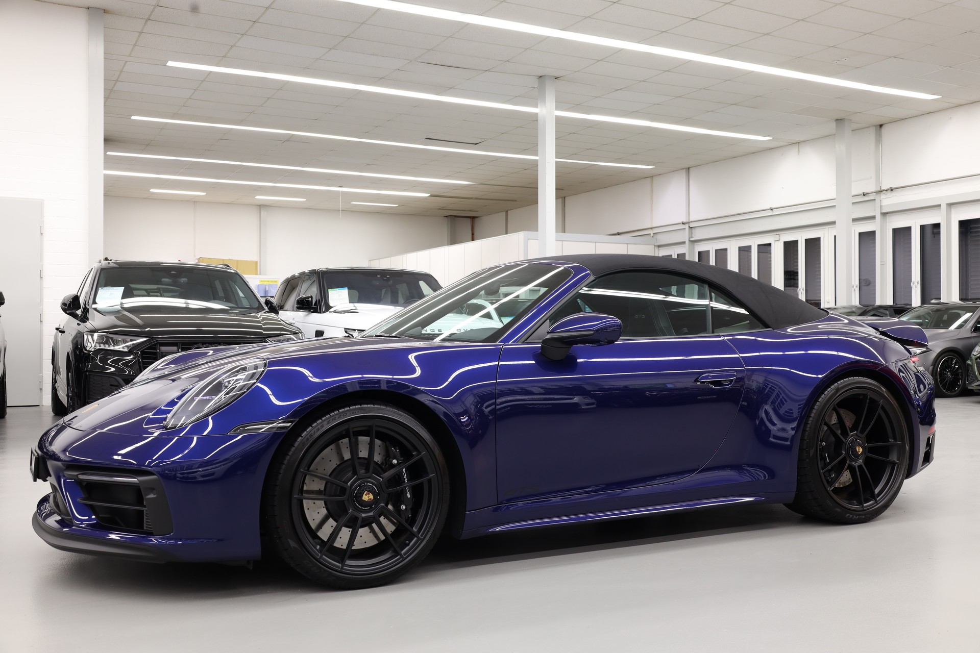 PORSCHE 911 Cabriolet 3.0 Carrera 4 GTS PDK-image-10