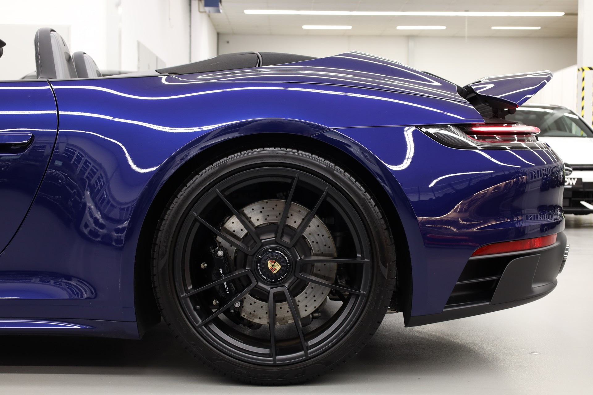 PORSCHE 911 Cabriolet 3.0 Carrera 4 GTS PDK-image-21