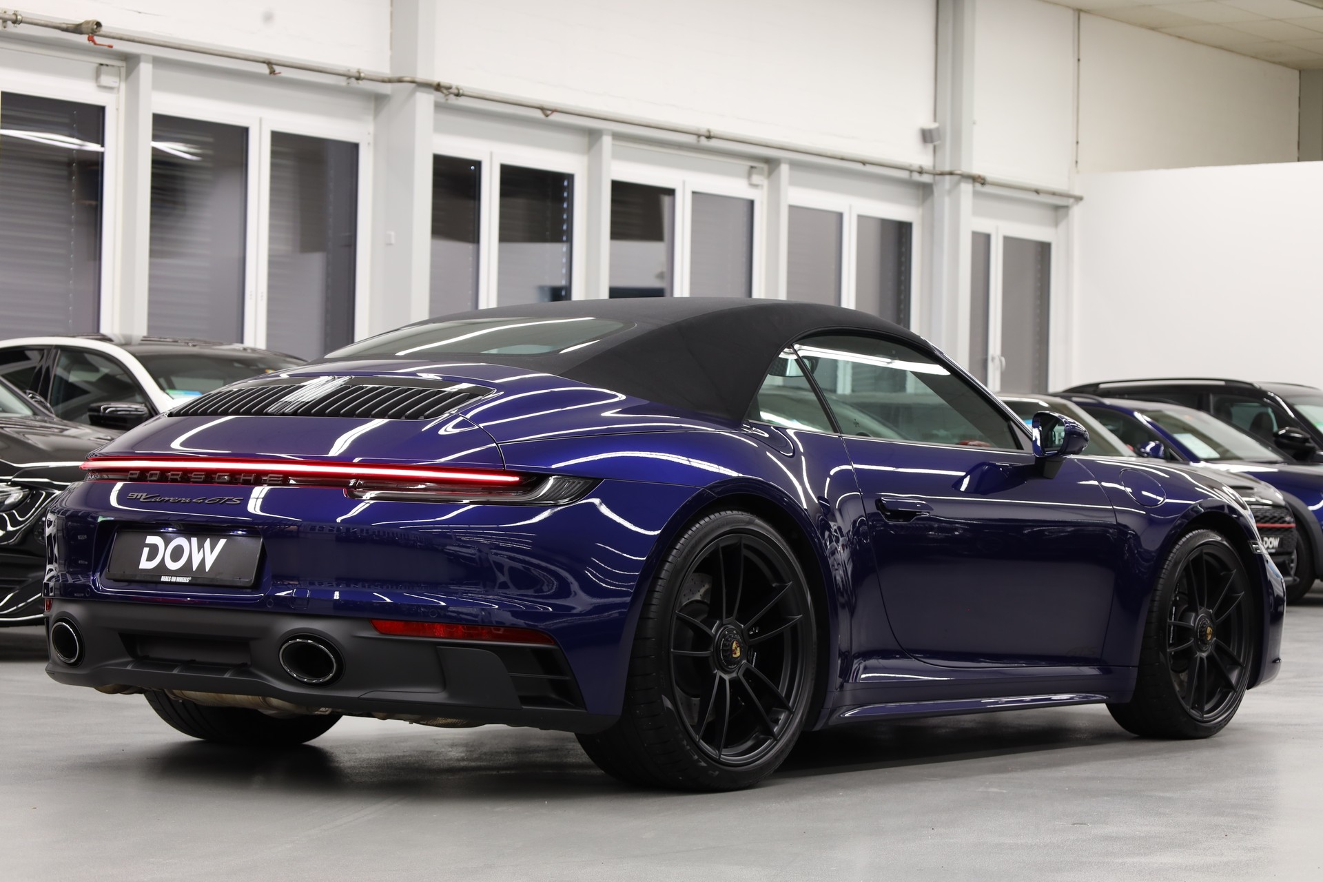 PORSCHE 911 Cabriolet 3.0 Carrera 4 GTS PDK-image-7