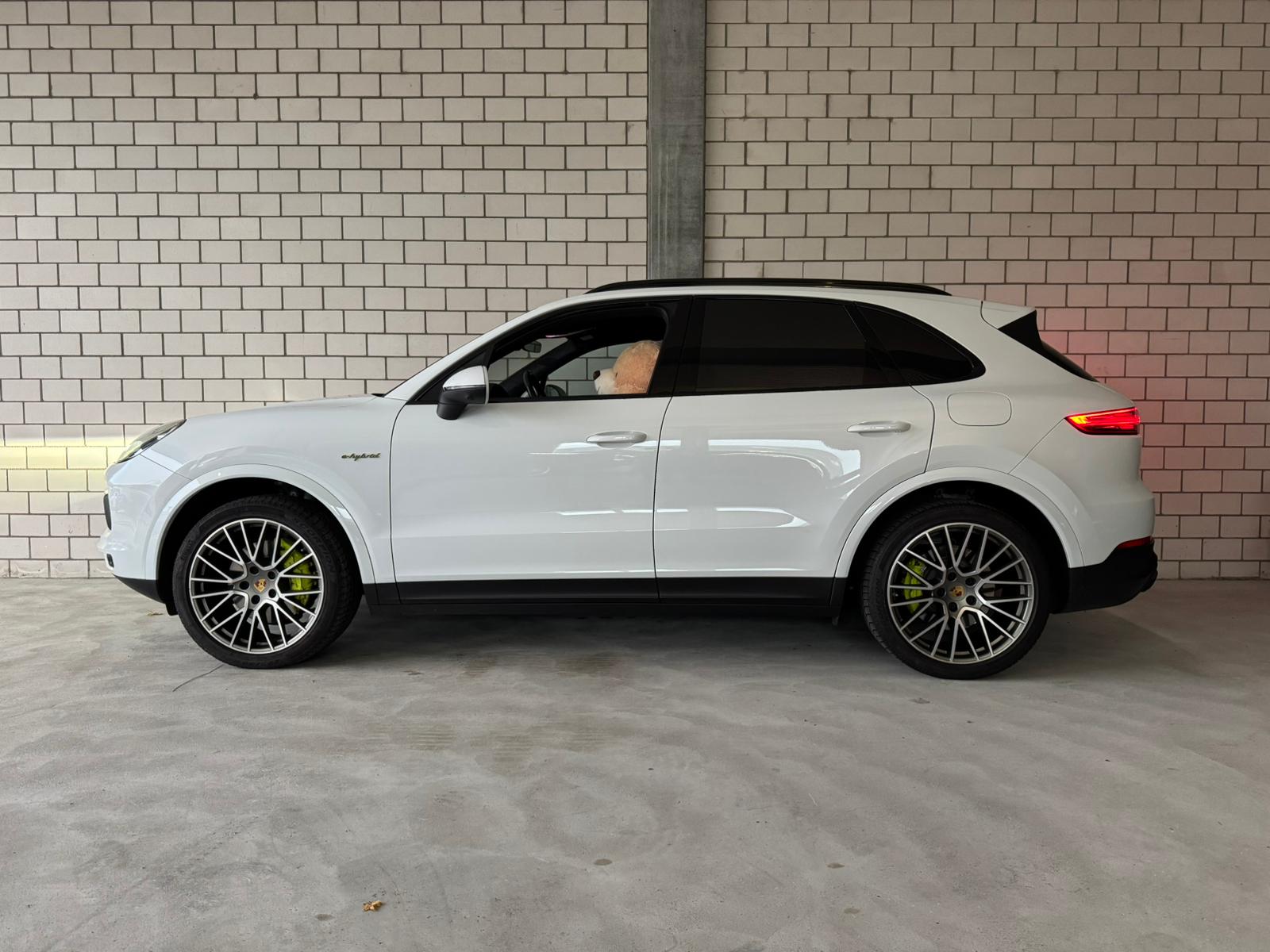 PORSCHE Cayenne E-Hybrid Platinum Edition Traumausstattung-image-0