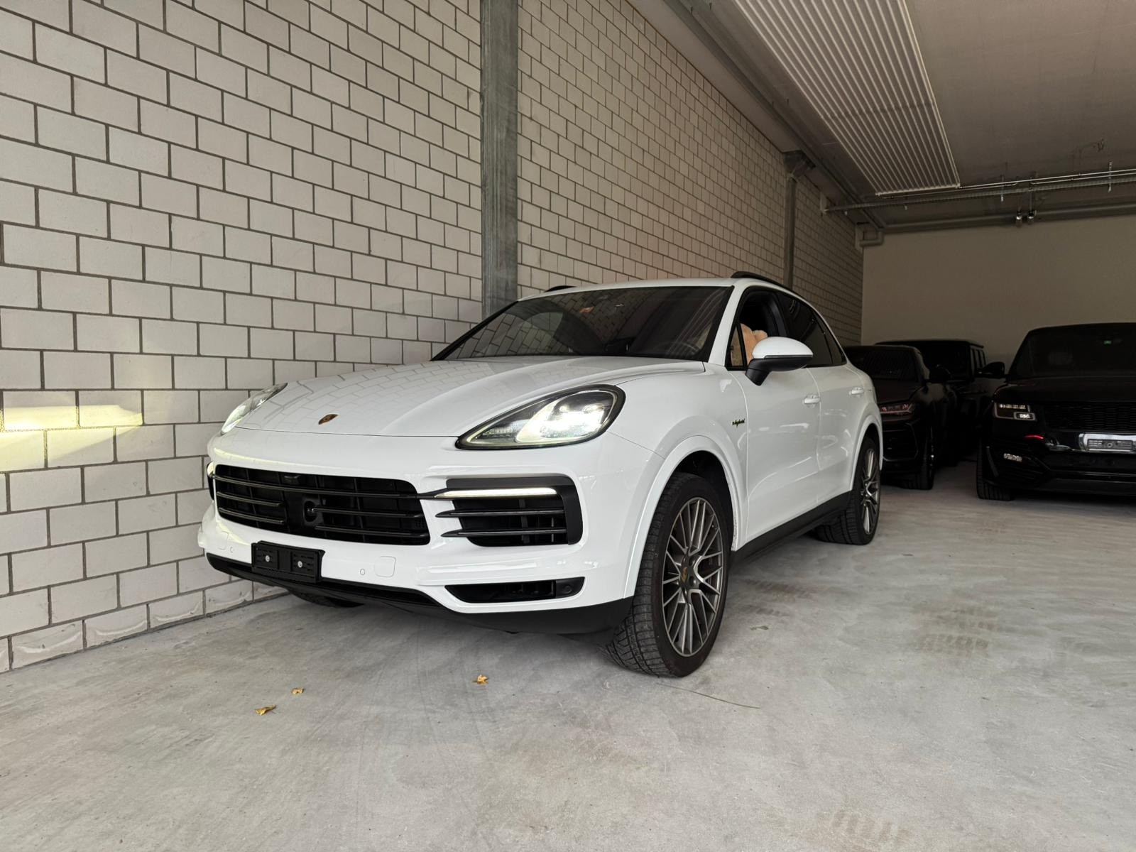 PORSCHE Cayenne E-Hybrid Platinum Edition Traumausstattung-image-1