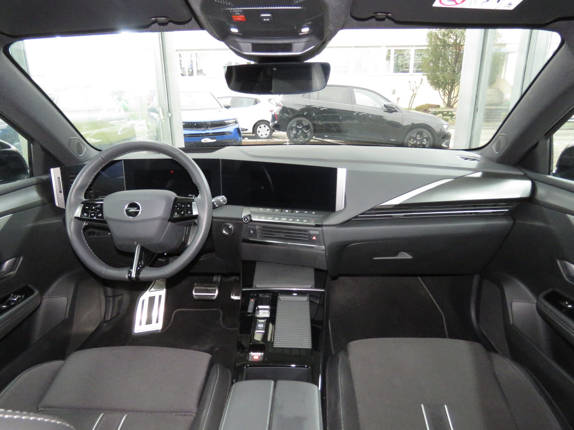 OPEL Astra 1.6 PHEV Turbo Swiss Plus Automat-image-12