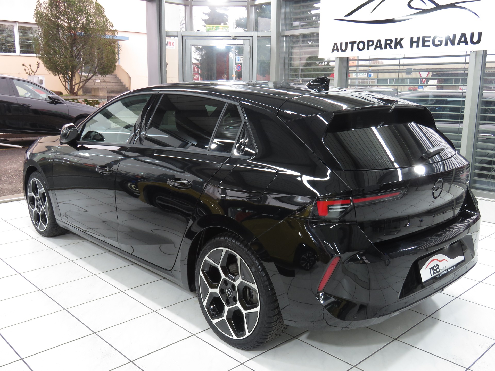 OPEL Astra 1.6 PHEV Turbo Swiss Plus Automat-image-5