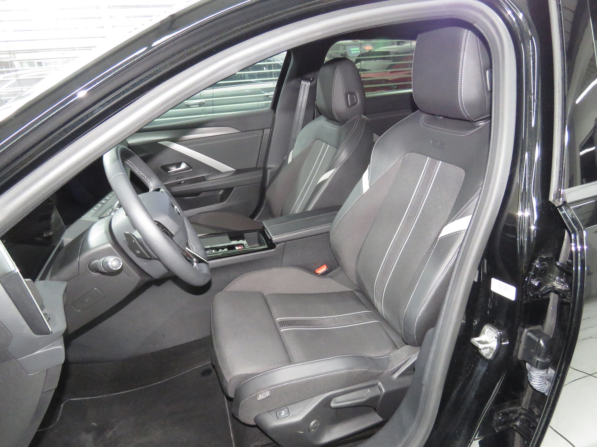 OPEL Astra 1.6 PHEV Turbo Swiss Plus Automat-image-7