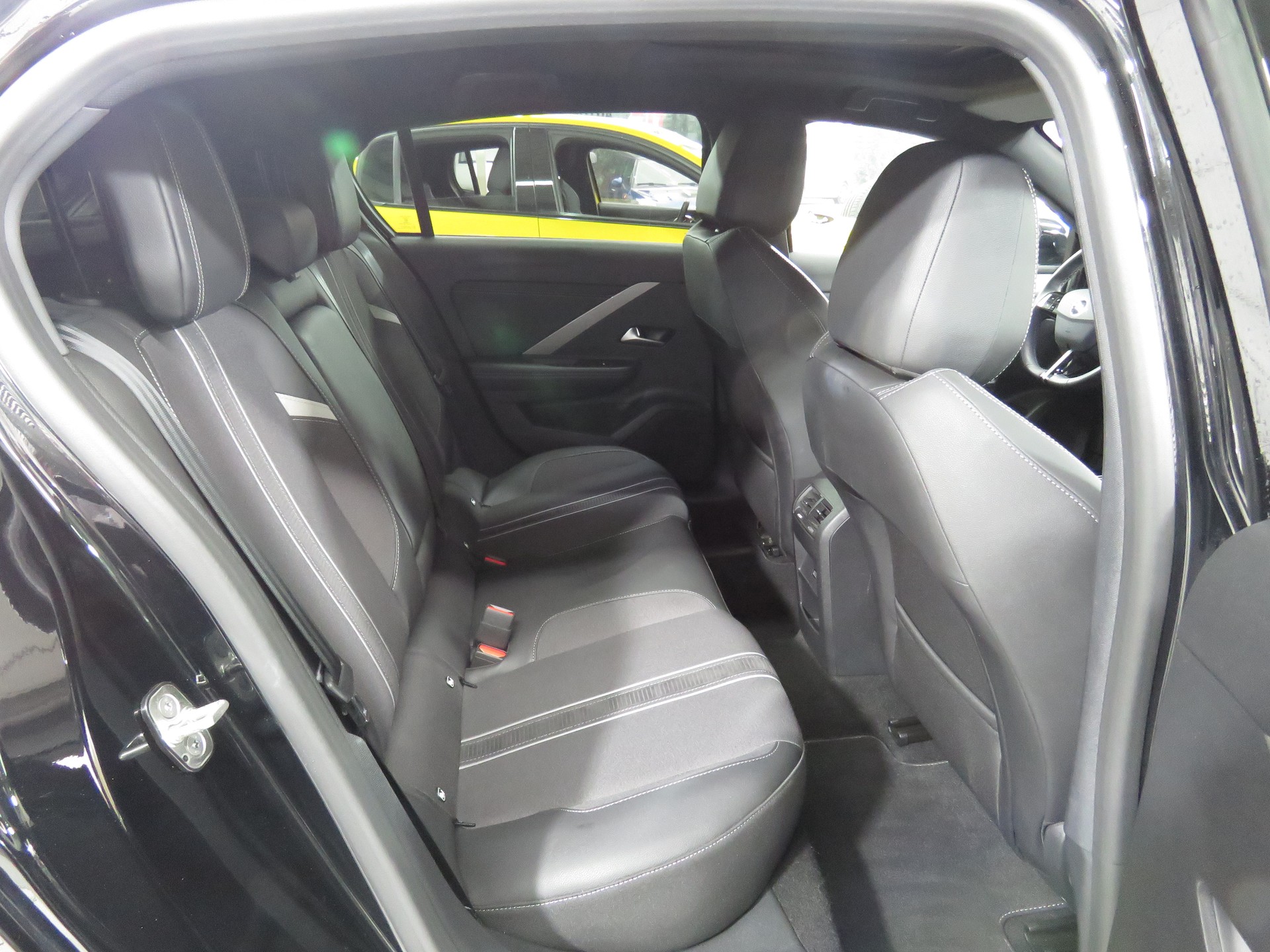OPEL Astra 1.6 PHEV Turbo Swiss Plus Automat-image-11