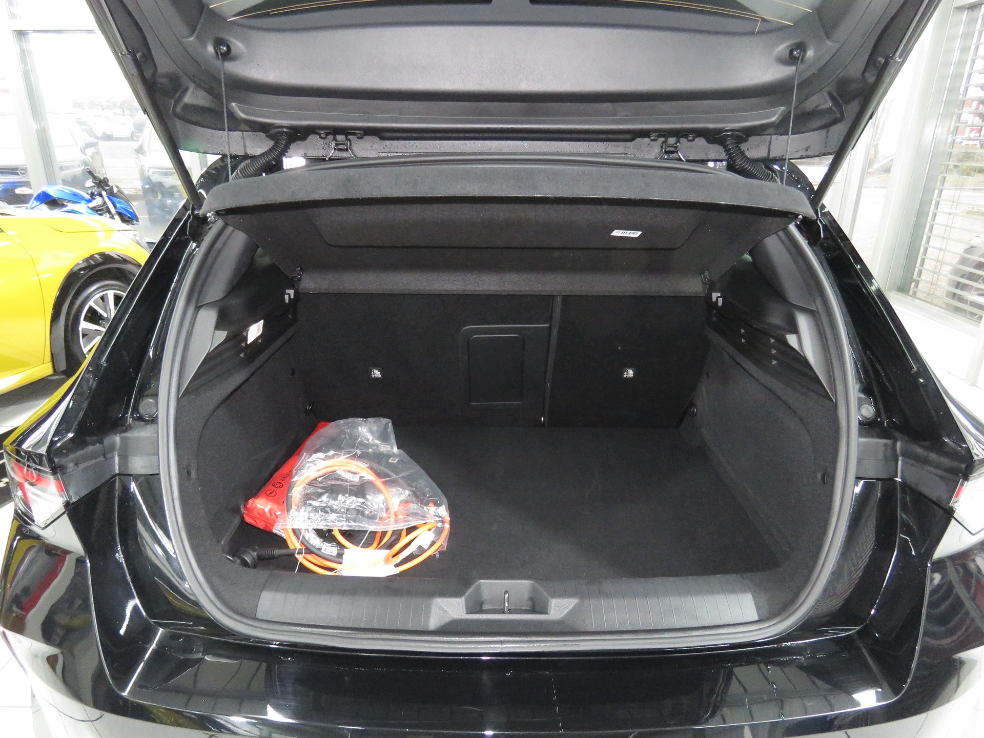 OPEL Astra 1.6 PHEV Turbo Swiss Plus Automat-image-9