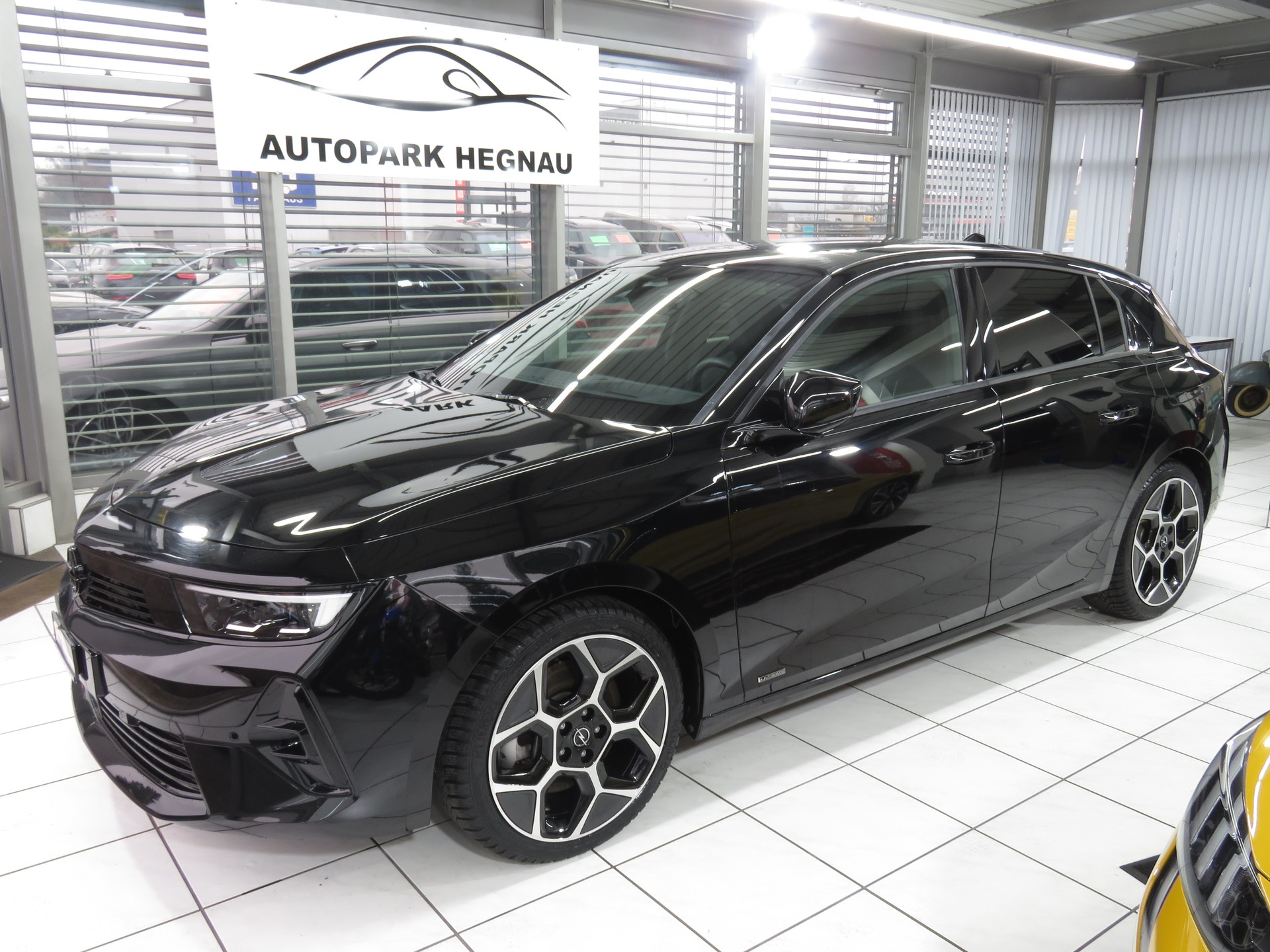 OPEL Astra 1.6 PHEV Turbo Swiss Plus Automat-image-0