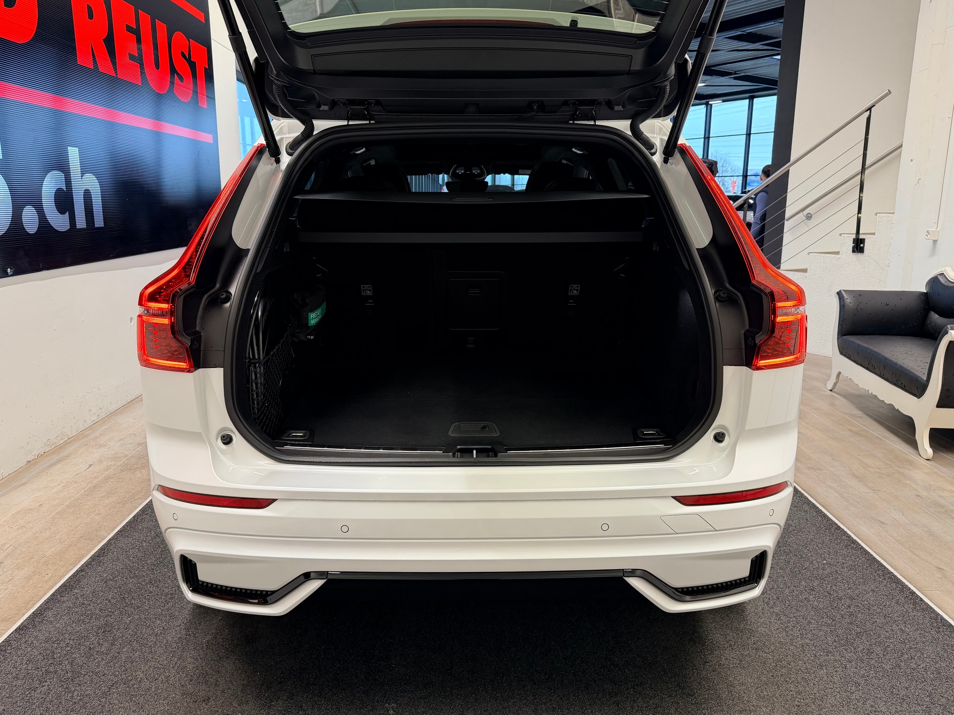 VOLVO XC60 T6 eAWD PluginHybrid Black Edition Geartronic-image-9