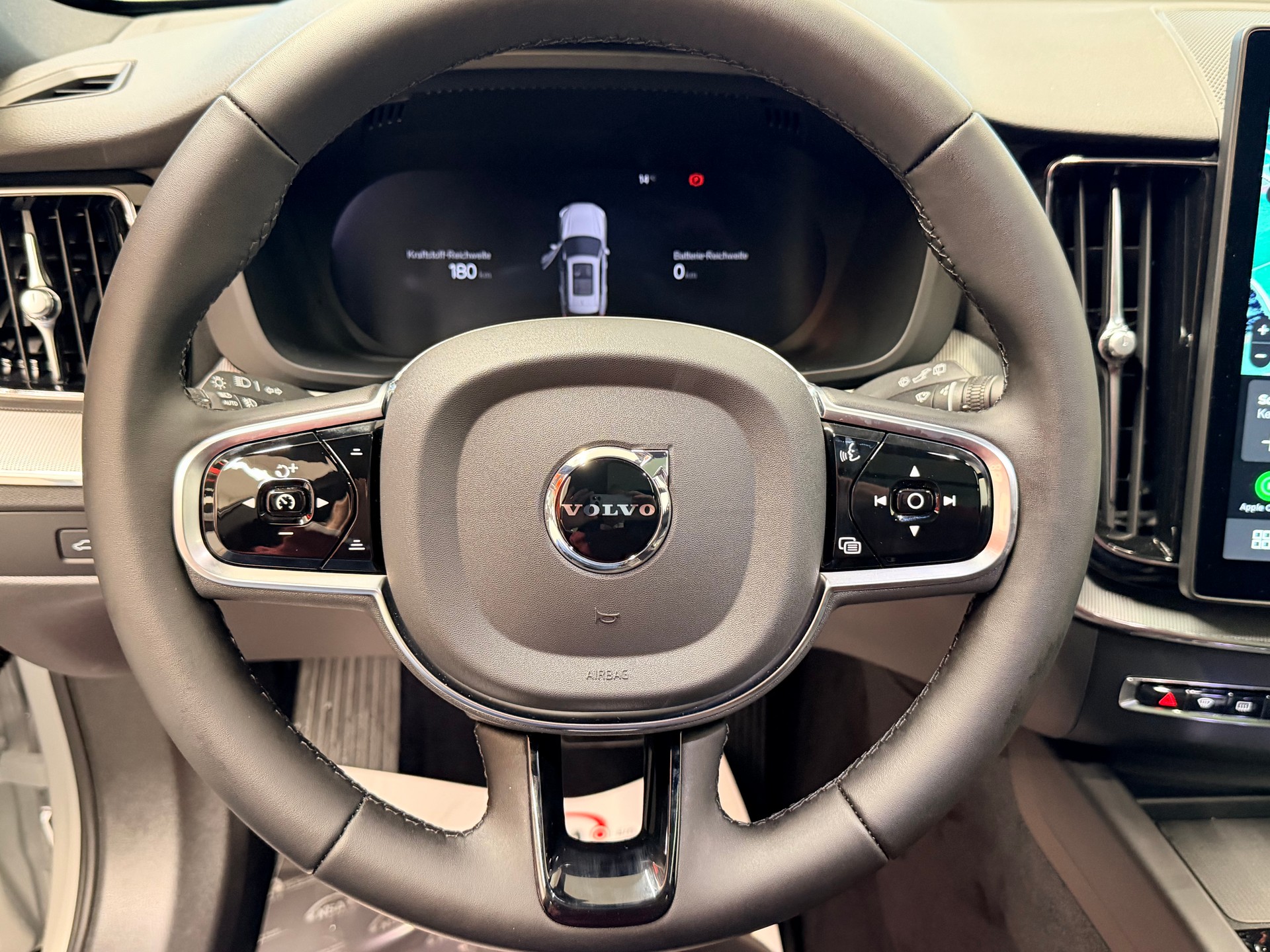 VOLVO XC60 T6 eAWD PluginHybrid Black Edition Geartronic-image-25