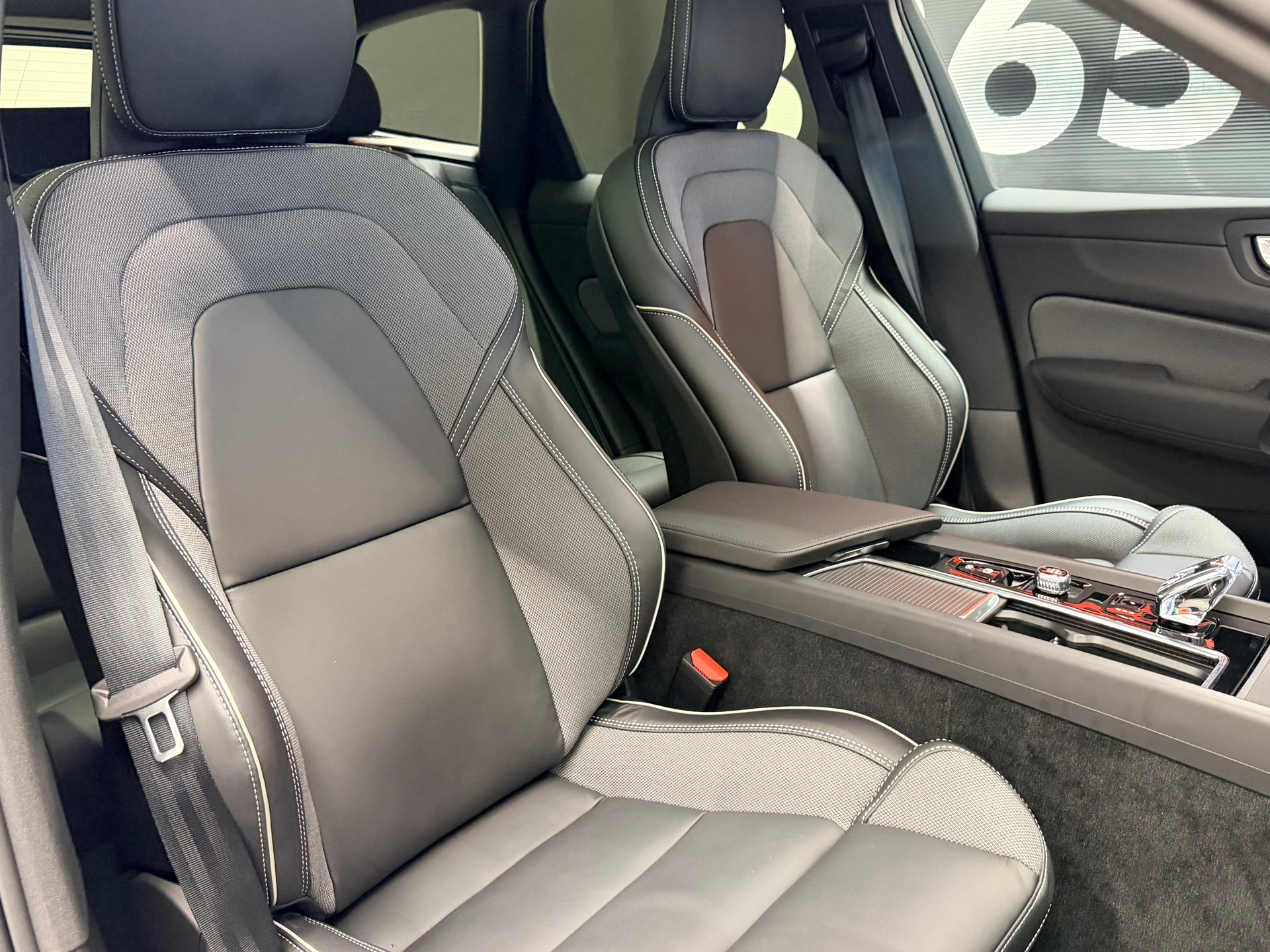 VOLVO XC60 T6 eAWD PluginHybrid Black Edition Geartronic-image-22