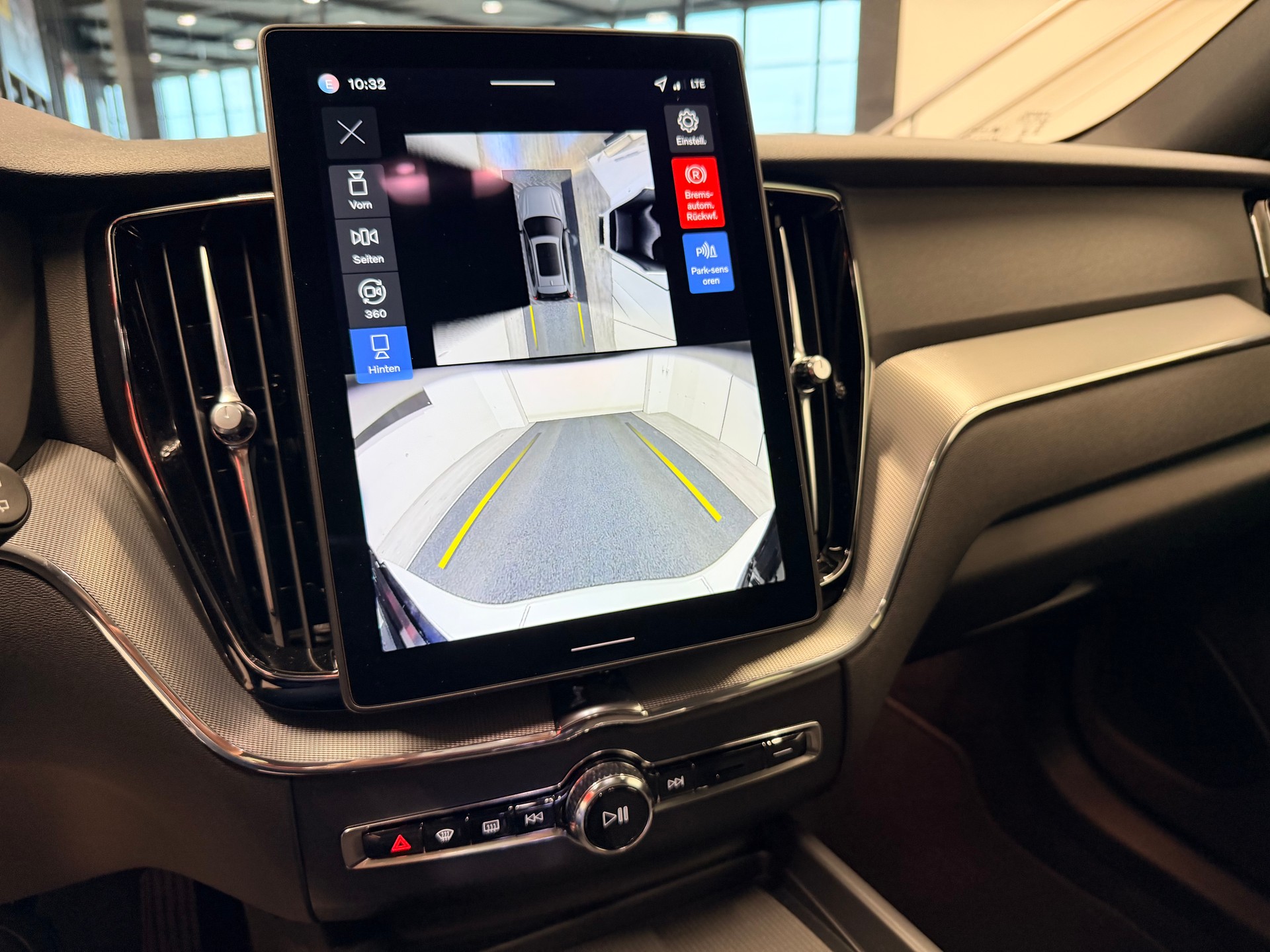VOLVO XC60 T6 eAWD PluginHybrid Black Edition Geartronic-image-26