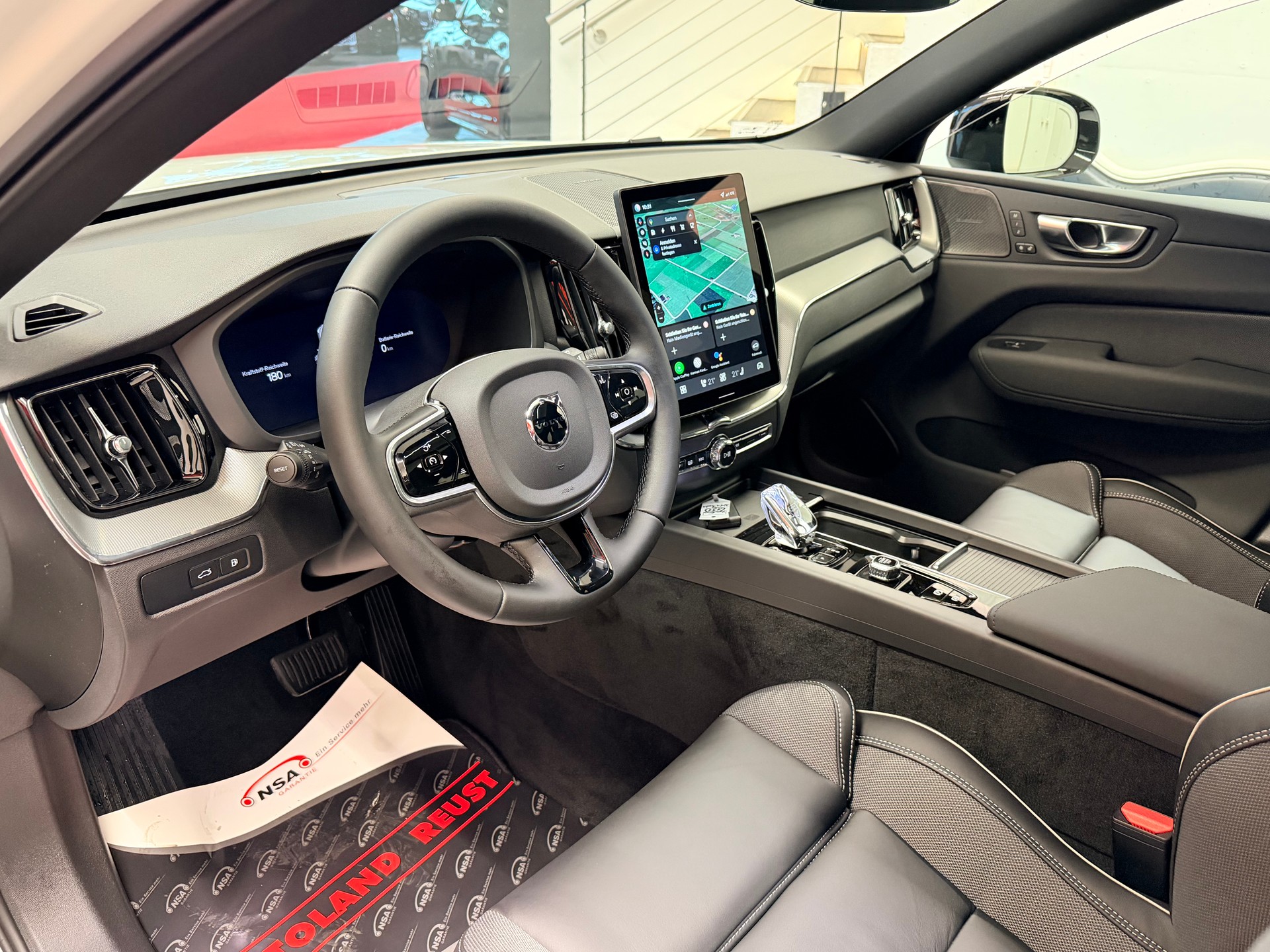 VOLVO XC60 T6 eAWD PluginHybrid Black Edition Geartronic-image-10
