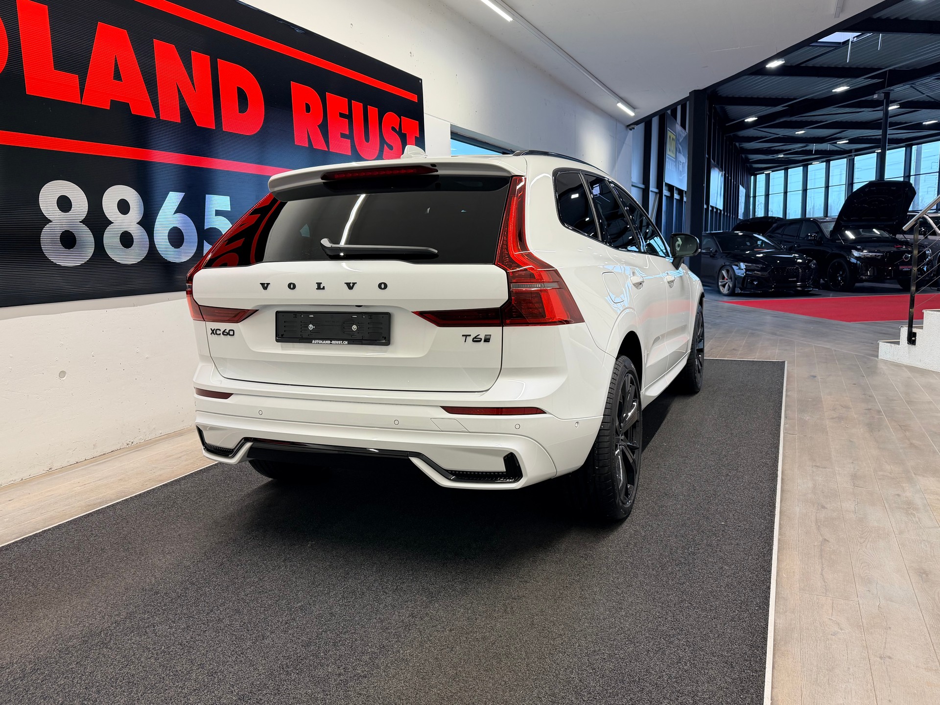 VOLVO XC60 T6 eAWD PluginHybrid Black Edition Geartronic-image-6