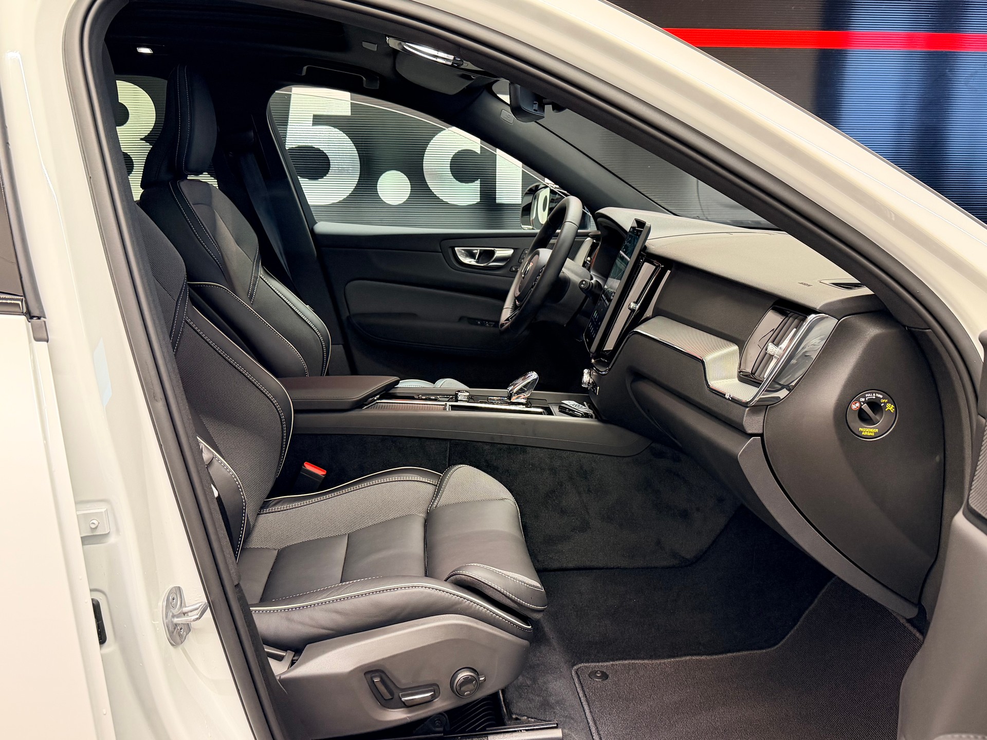 VOLVO XC60 T6 eAWD PluginHybrid Black Edition Geartronic-image-21