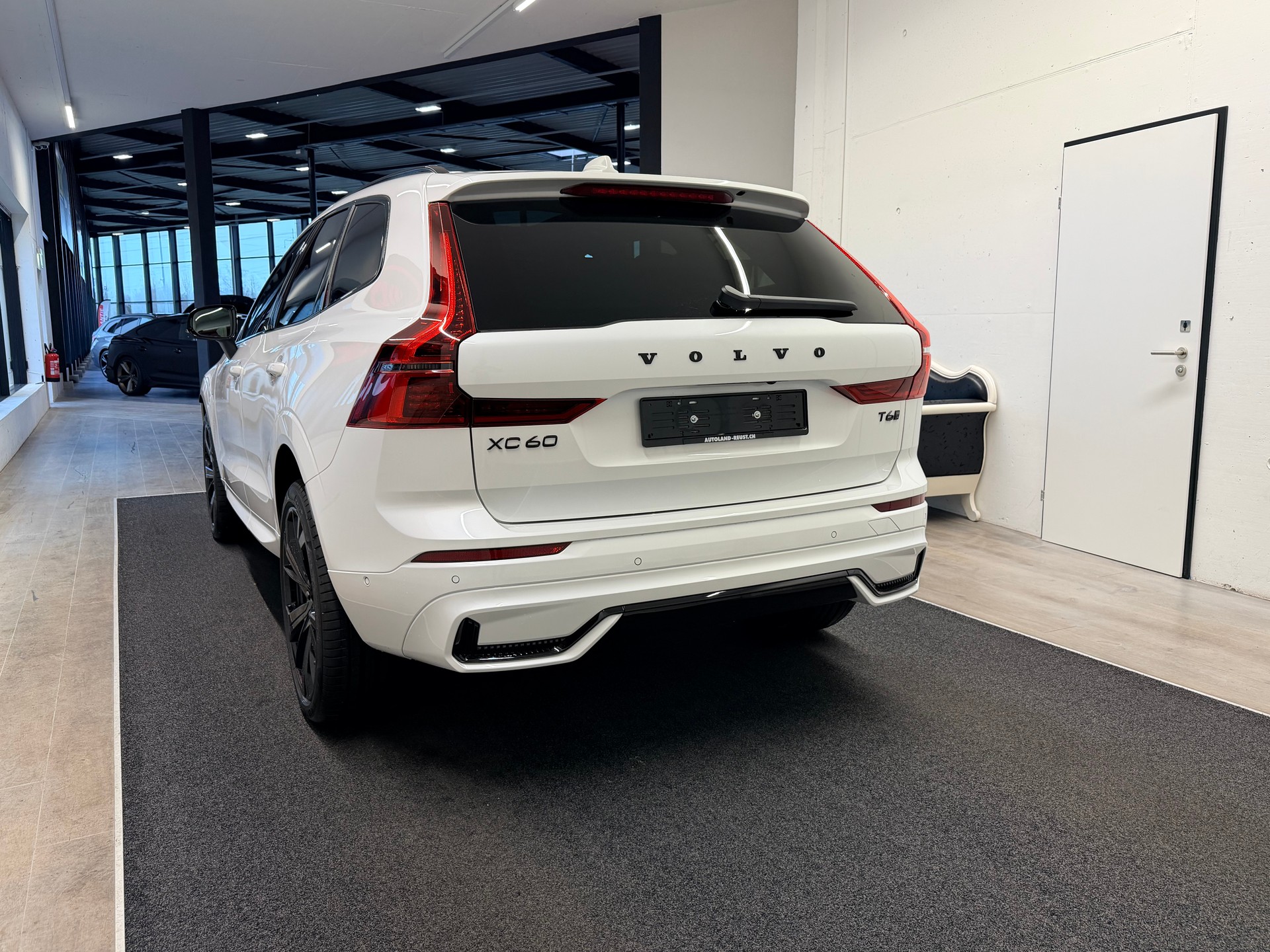 VOLVO XC60 T6 eAWD PluginHybrid Black Edition Geartronic-image-7