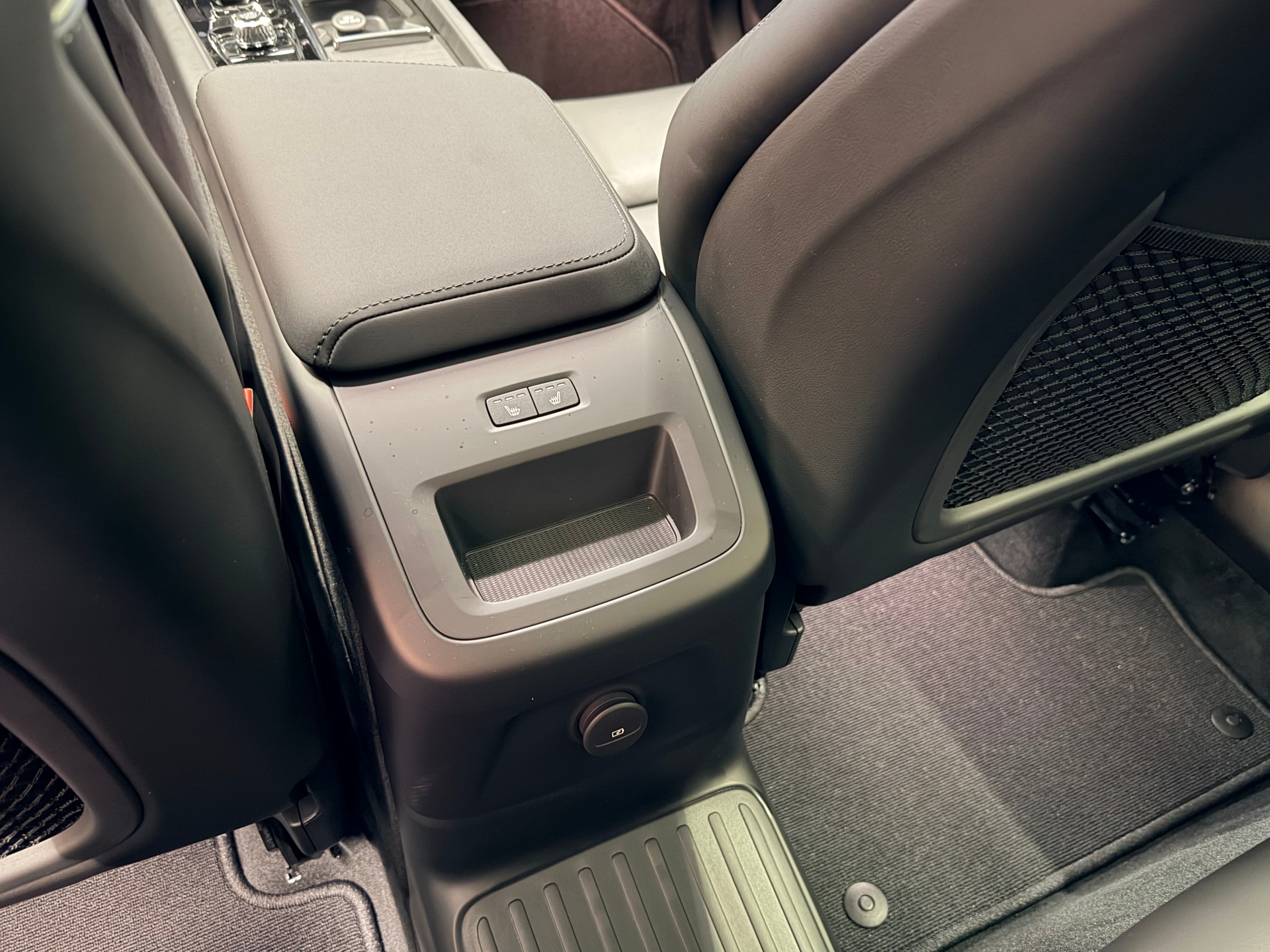 VOLVO XC60 T6 eAWD PluginHybrid Black Edition Geartronic-image-17