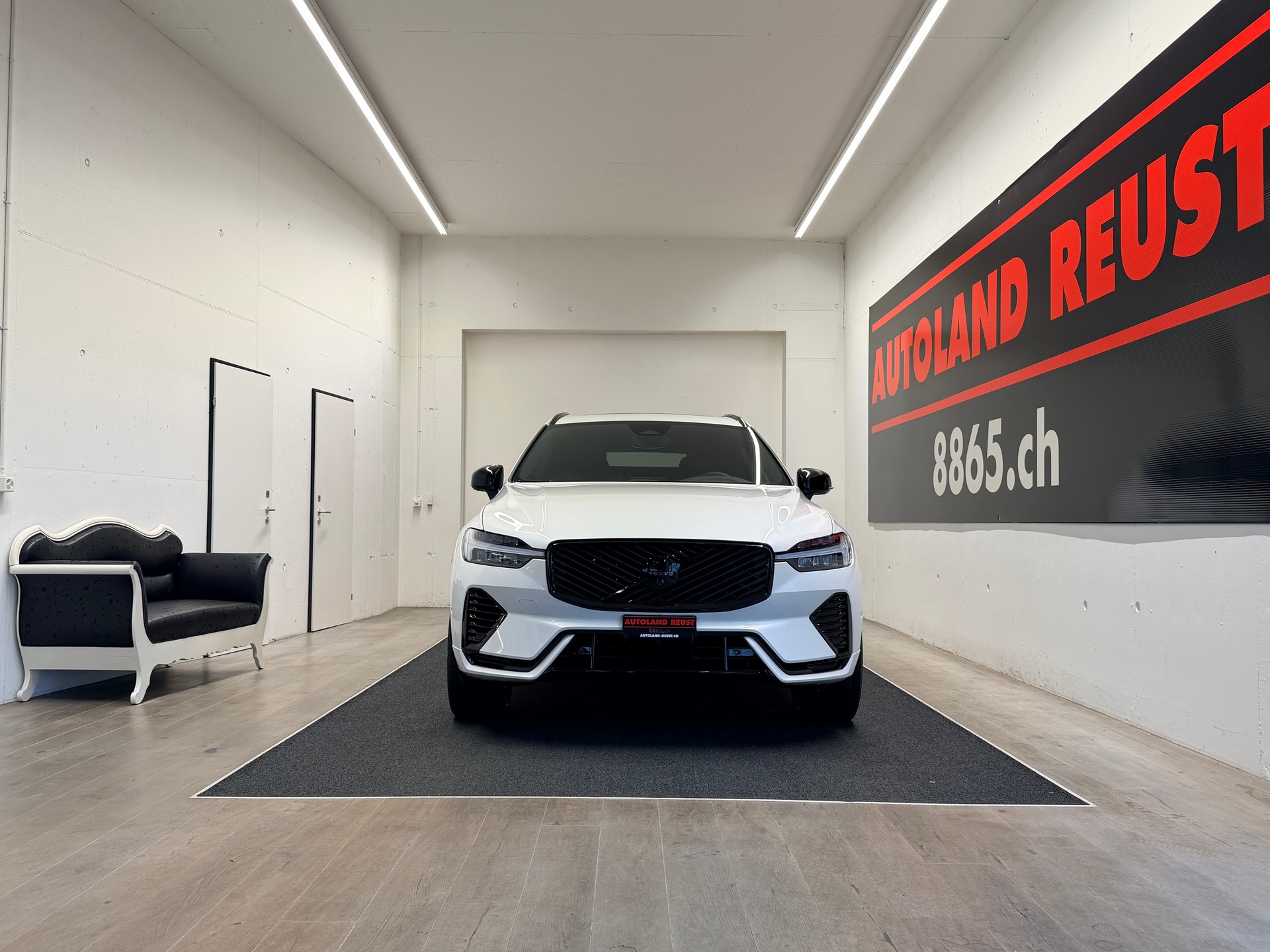 VOLVO XC60 T6 eAWD PluginHybrid Black Edition Geartronic-image-3