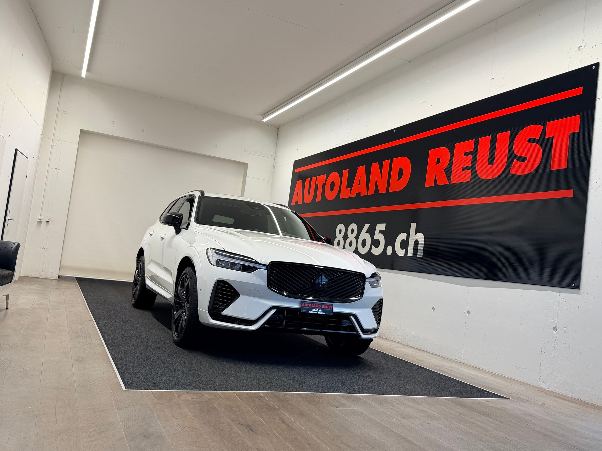 VOLVO XC60 T6 eAWD PluginHybrid Black Edition Geartronic-image-0