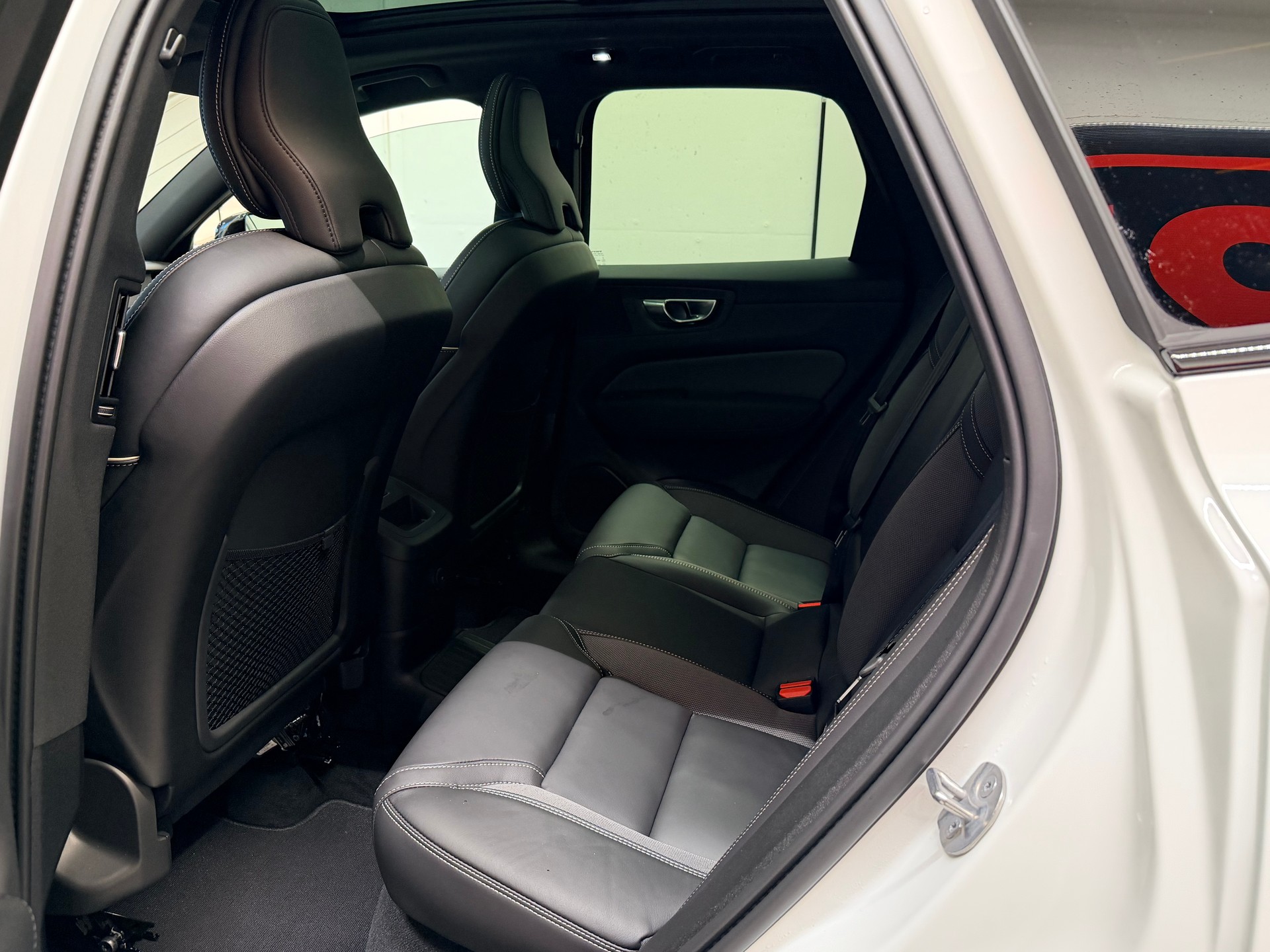 VOLVO XC60 T6 eAWD PluginHybrid Black Edition Geartronic-image-15