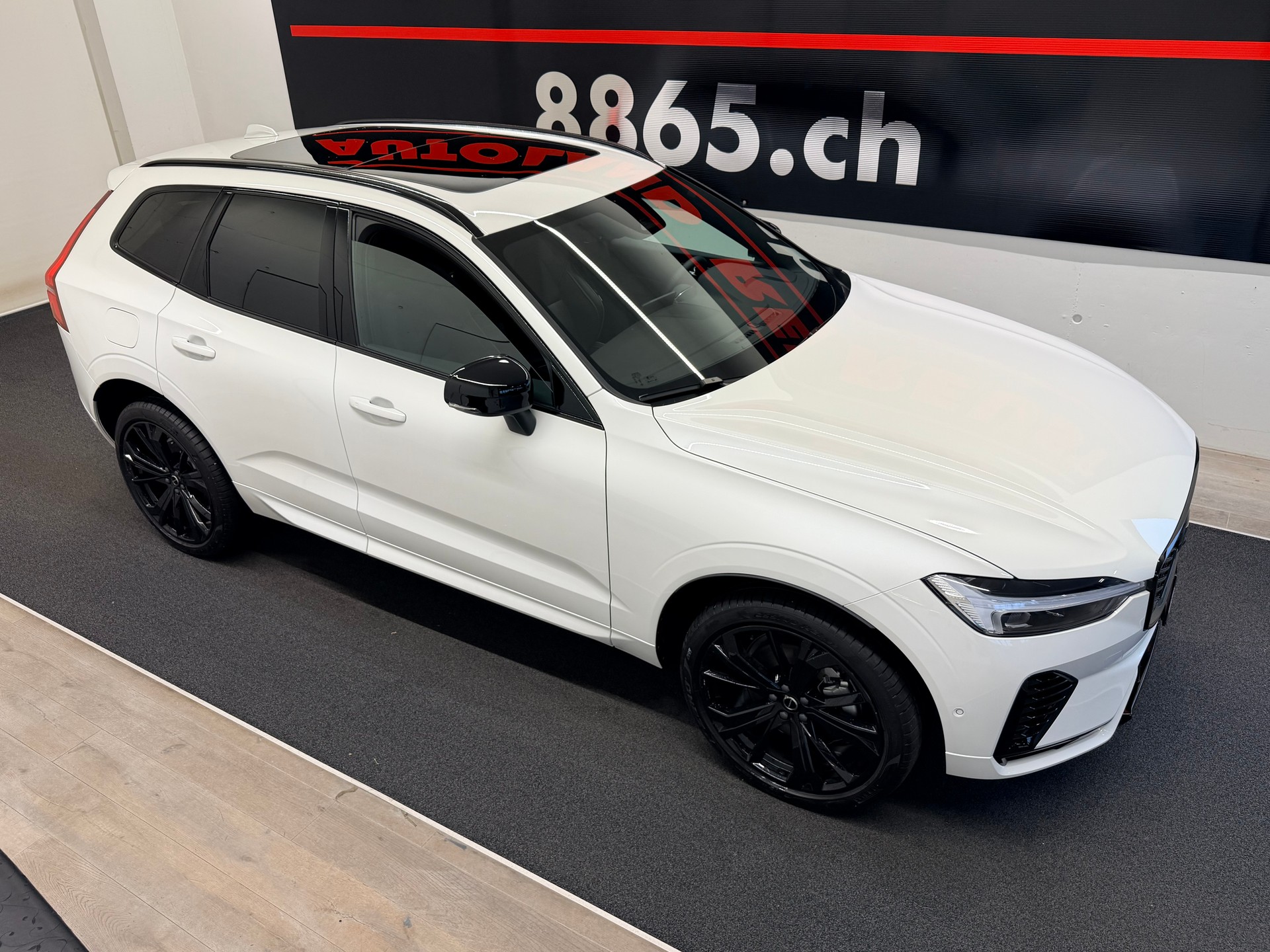 VOLVO XC60 T6 eAWD PluginHybrid Black Edition Geartronic-image-4