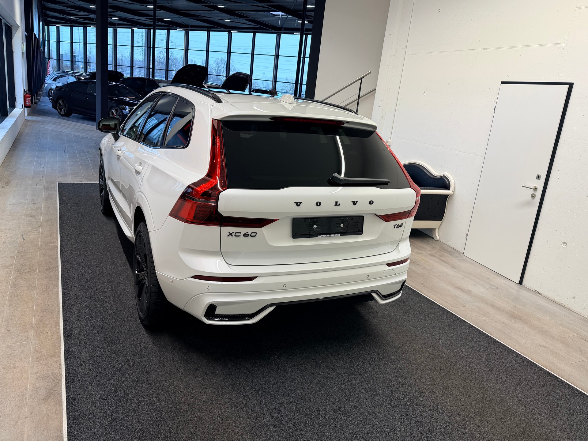 VOLVO XC60 T6 eAWD PluginHybrid Black Edition Geartronic-image-8