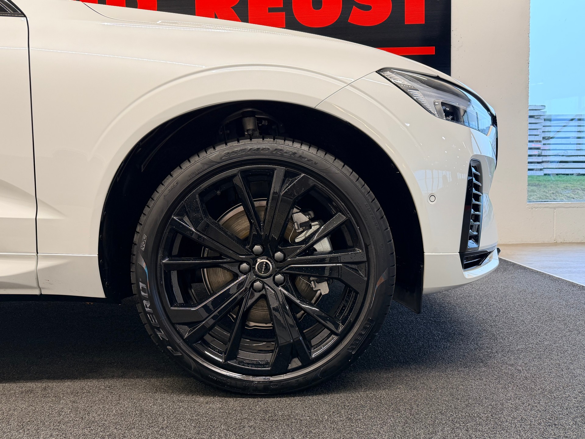 VOLVO XC60 T6 eAWD PluginHybrid Black Edition Geartronic-image-5