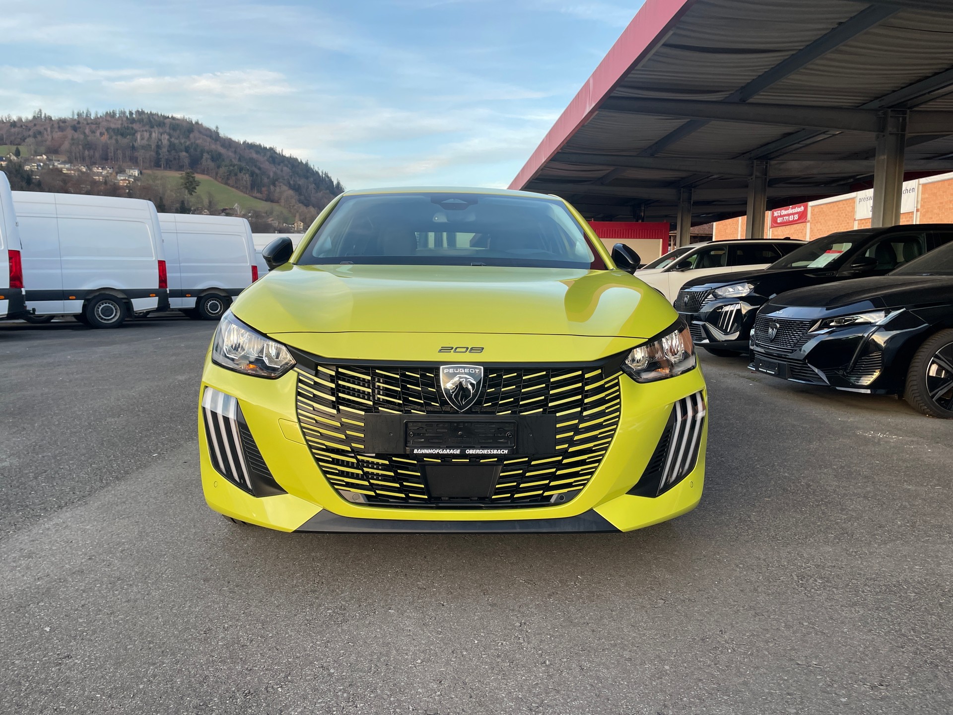 PEUGEOT 208 1.2 MHEV 110 Allure Premium-image-1