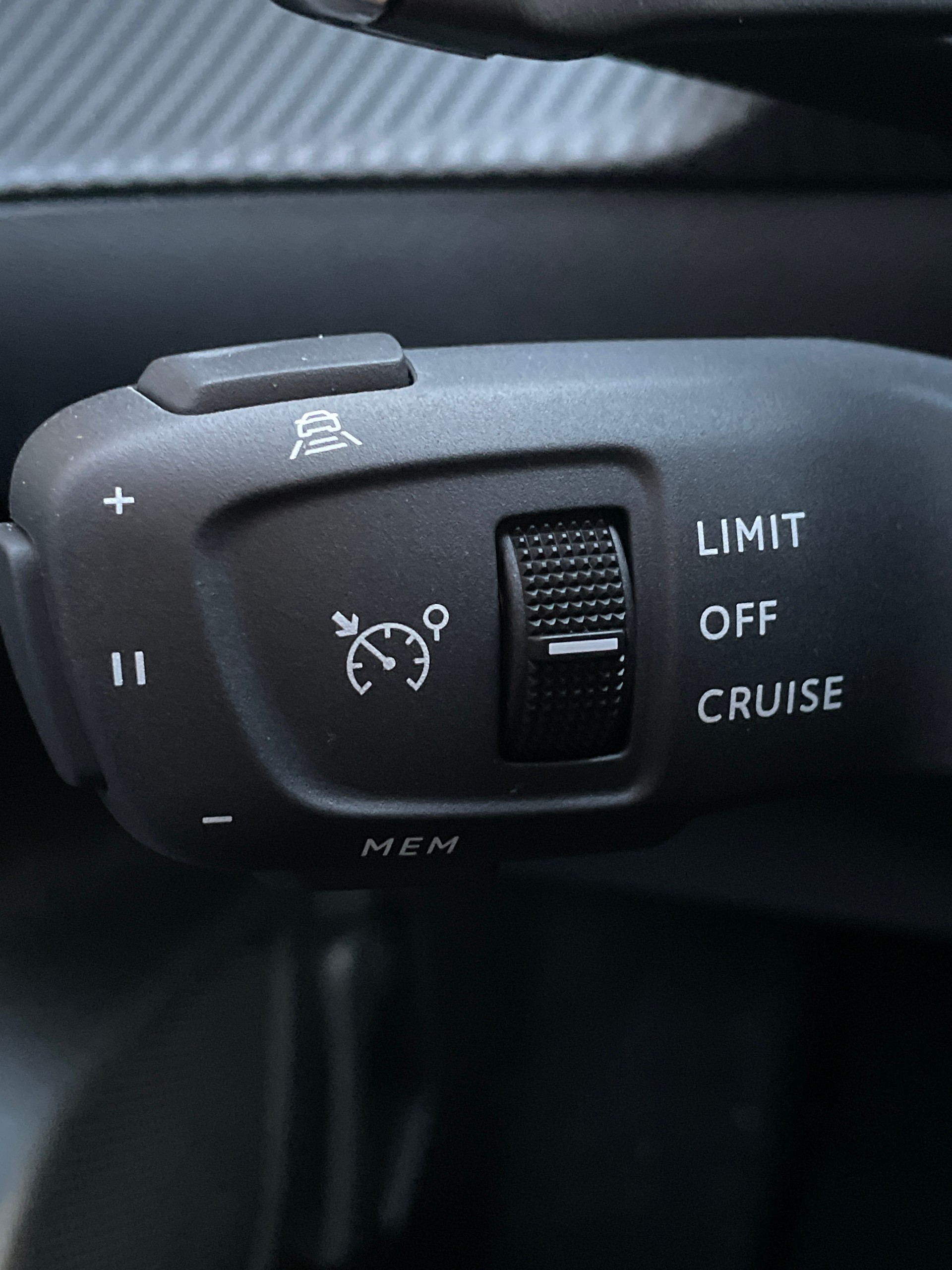 PEUGEOT 208 1.2 MHEV 110 Allure Premium-image-16