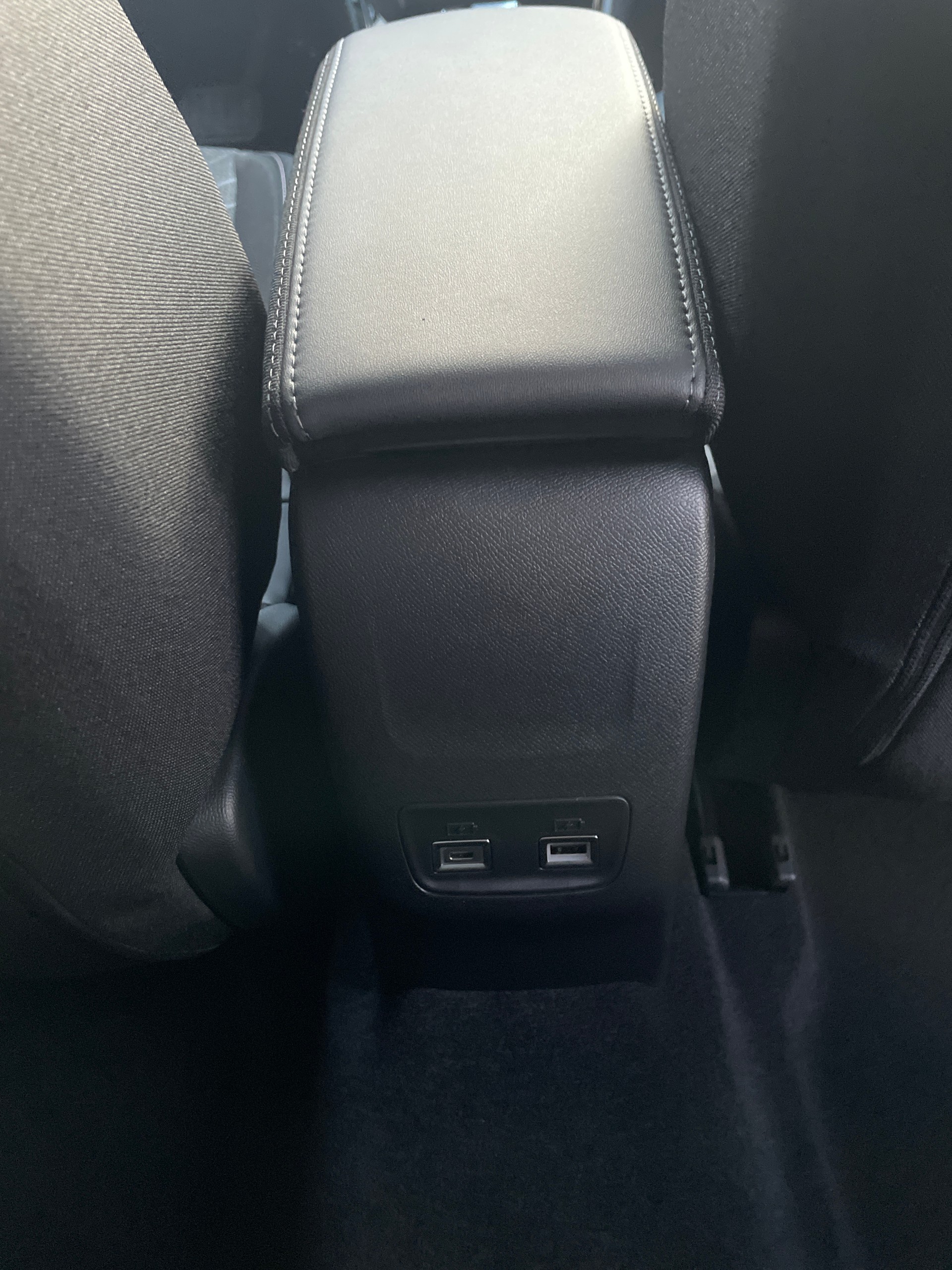 PEUGEOT 208 1.2 MHEV 110 Allure Premium-image-7