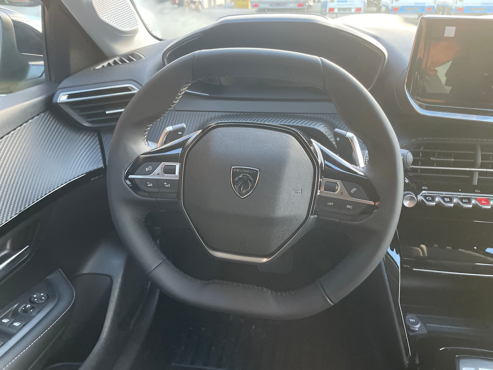 PEUGEOT 208 1.2 MHEV 110 Allure Premium-image-9