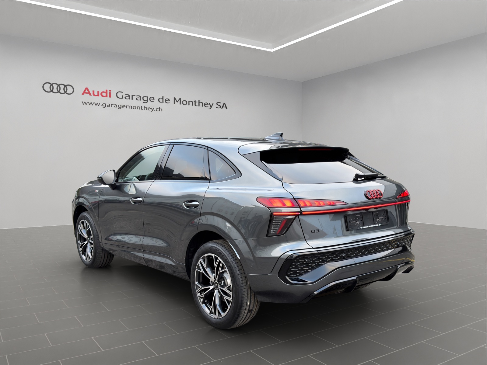 AUDI Q3 Sportback 110 kW TFSI S tronic-image-2