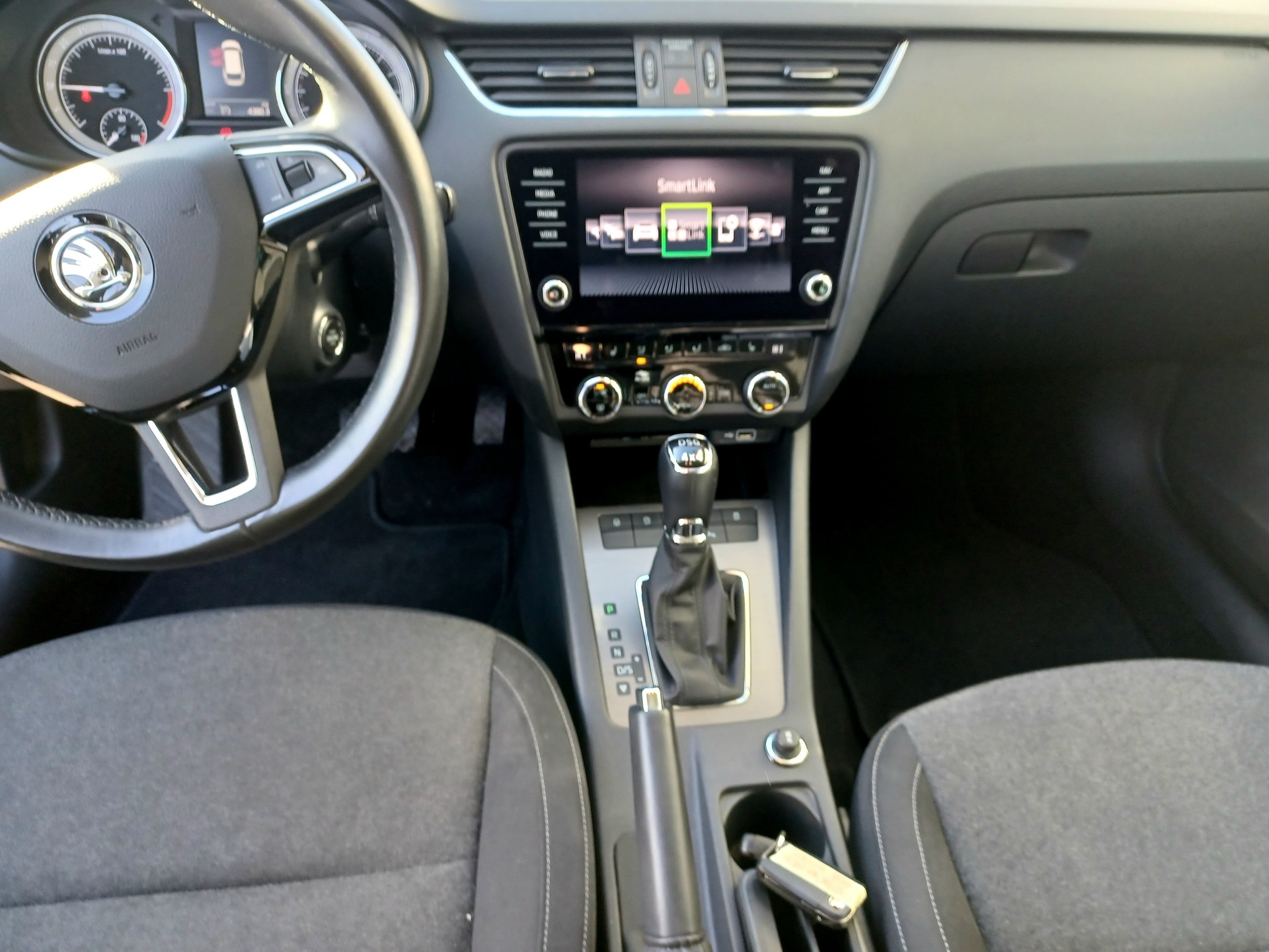 SKODA Octavia Combi 2.0 TDI Style 4x4 Automat/ Anhängekupplung-image-10