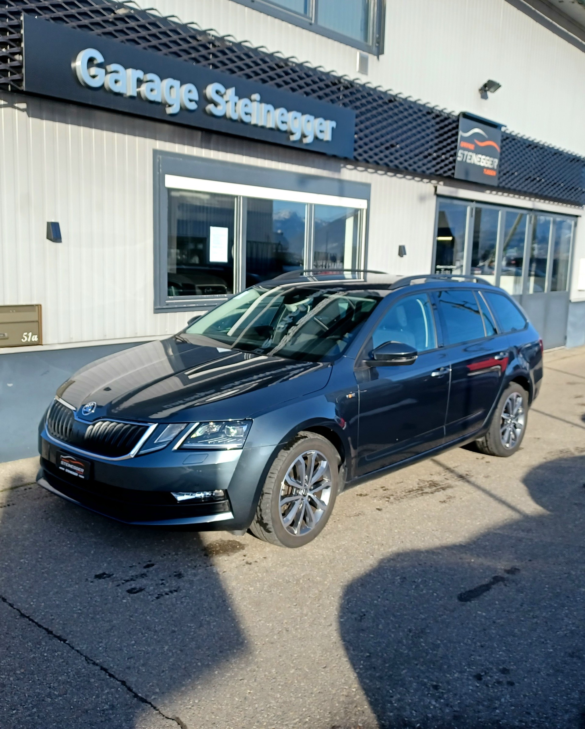 SKODA Octavia Combi 2.0 TDI Style 4x4 Automat/ Anhängekupplung-image-3