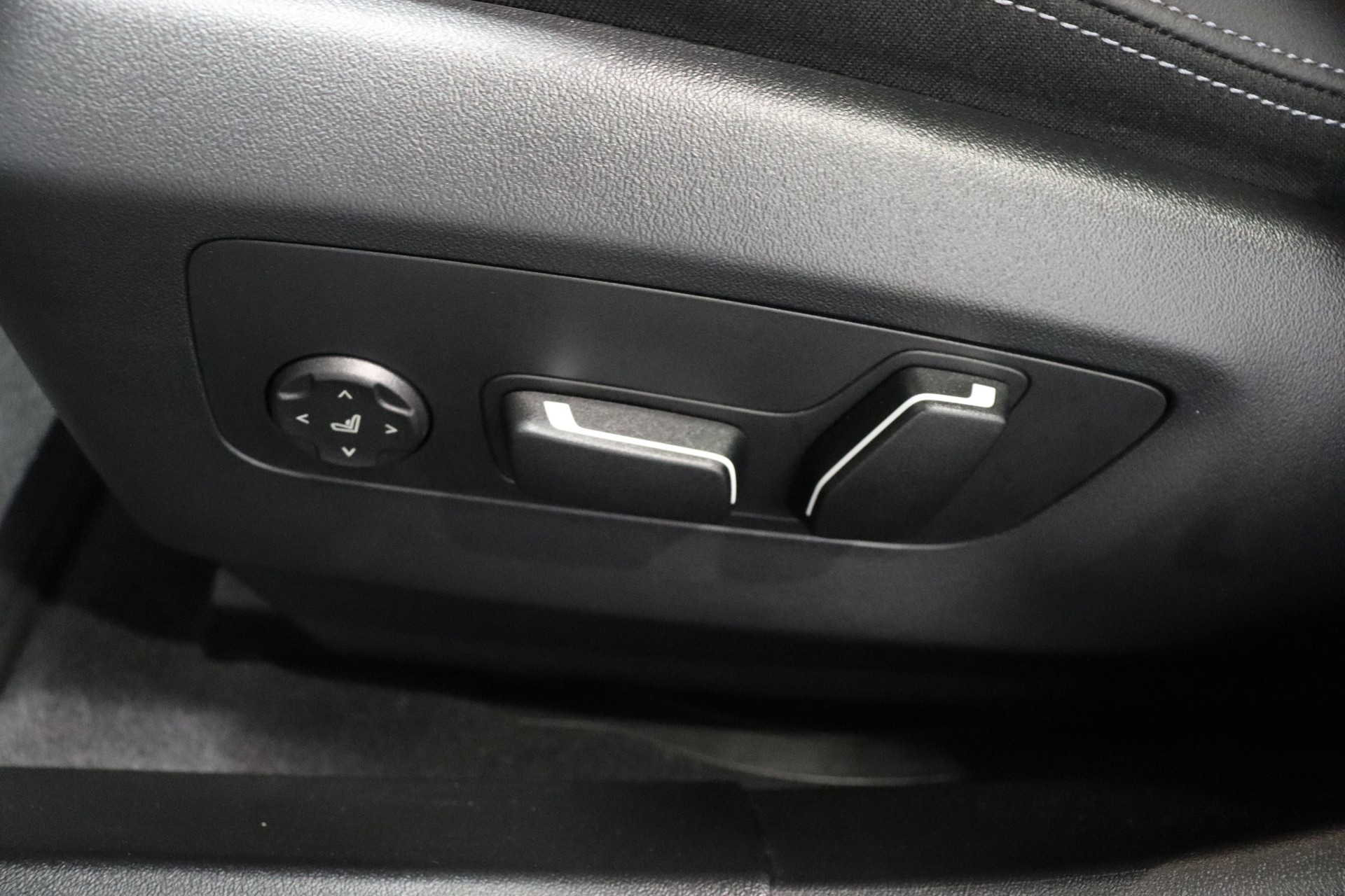 BMW 520d xDrive Touring-image-16