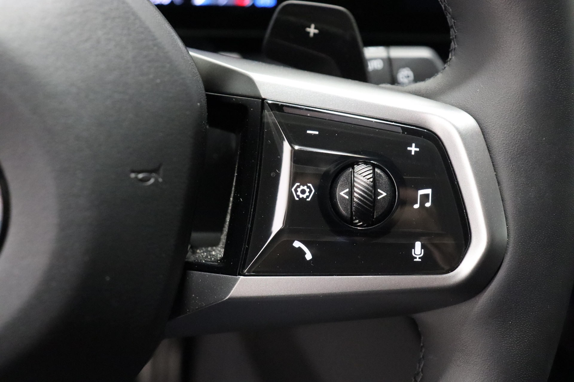 BMW 520d xDrive Touring-image-12