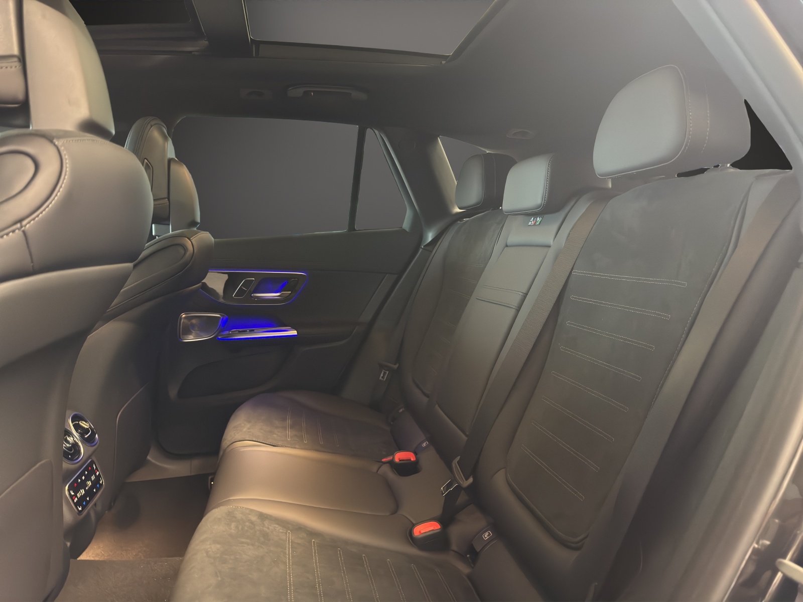 MERCEDES-BENZ GLC 300 e 4M EQ Star AMG Line-image-11