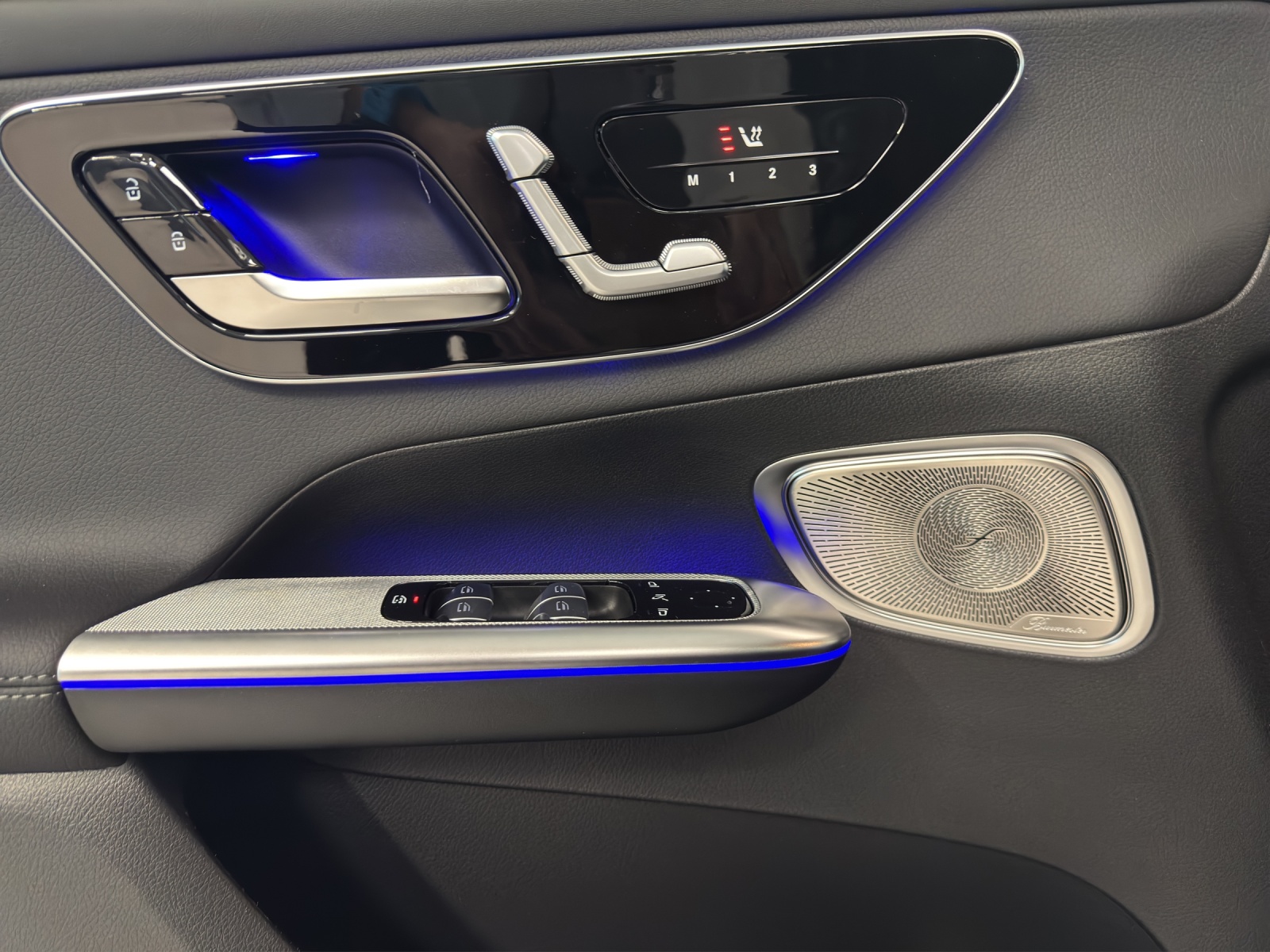 MERCEDES-BENZ GLC 300 e 4M EQ Star AMG Line-image-12