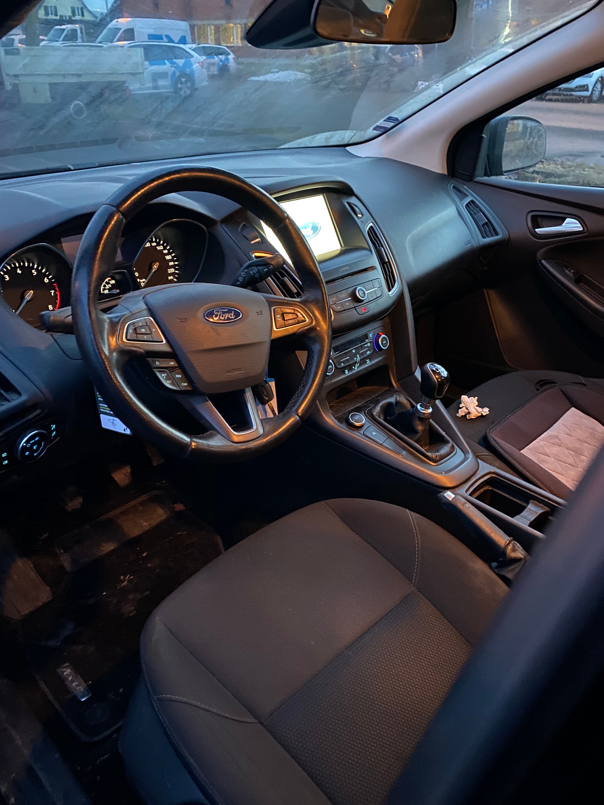 FORD Focus 1.0 SCTi Black Edition-image-7