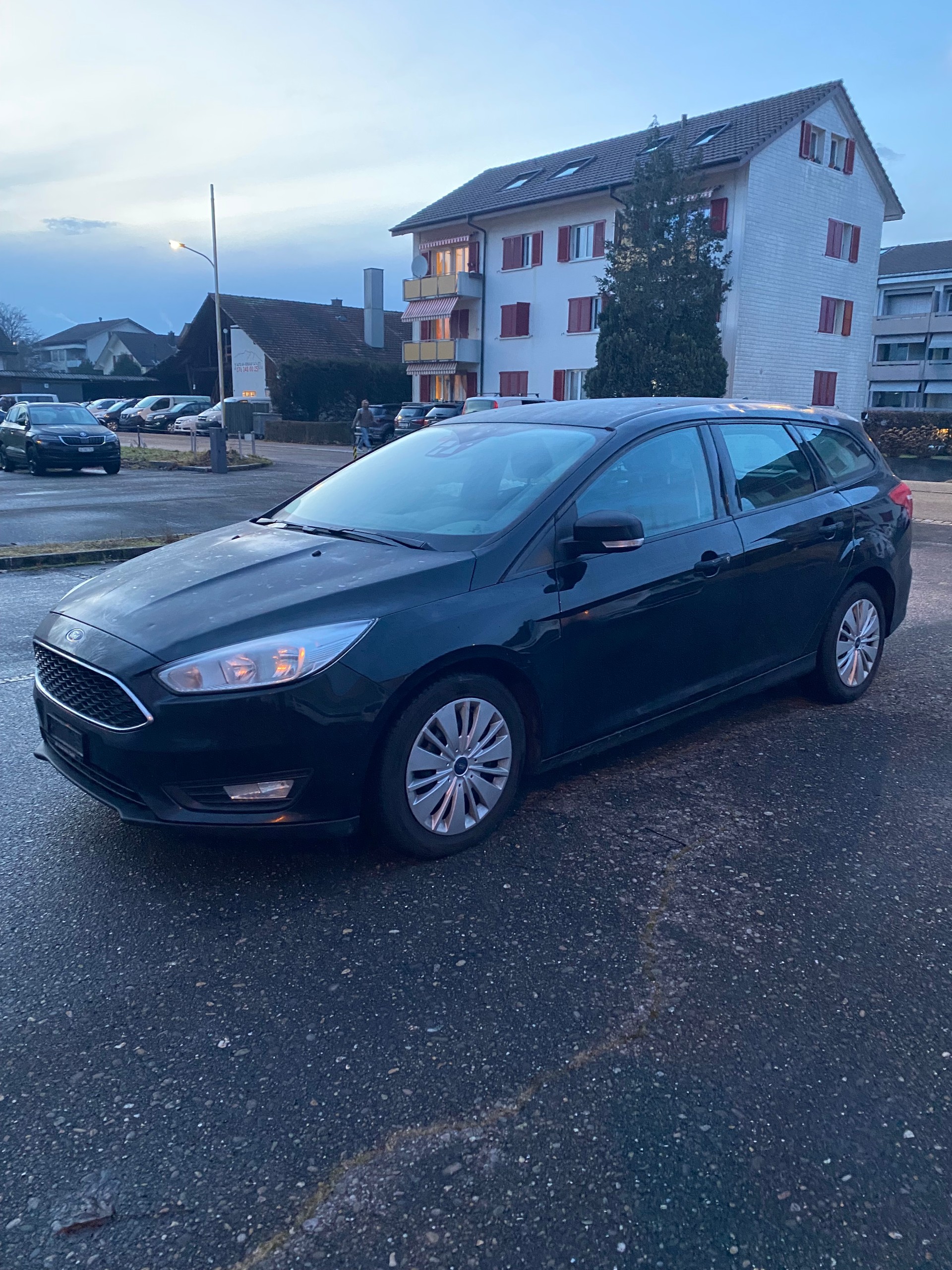FORD Focus 1.0 SCTi Black Edition-image-2