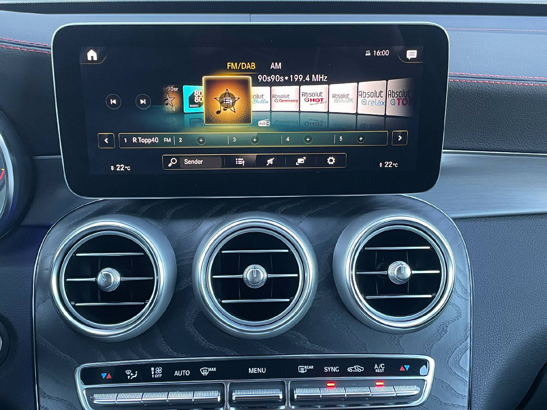 MERCEDES-BENZ GLC 220 d AMG Line 4m-image-15