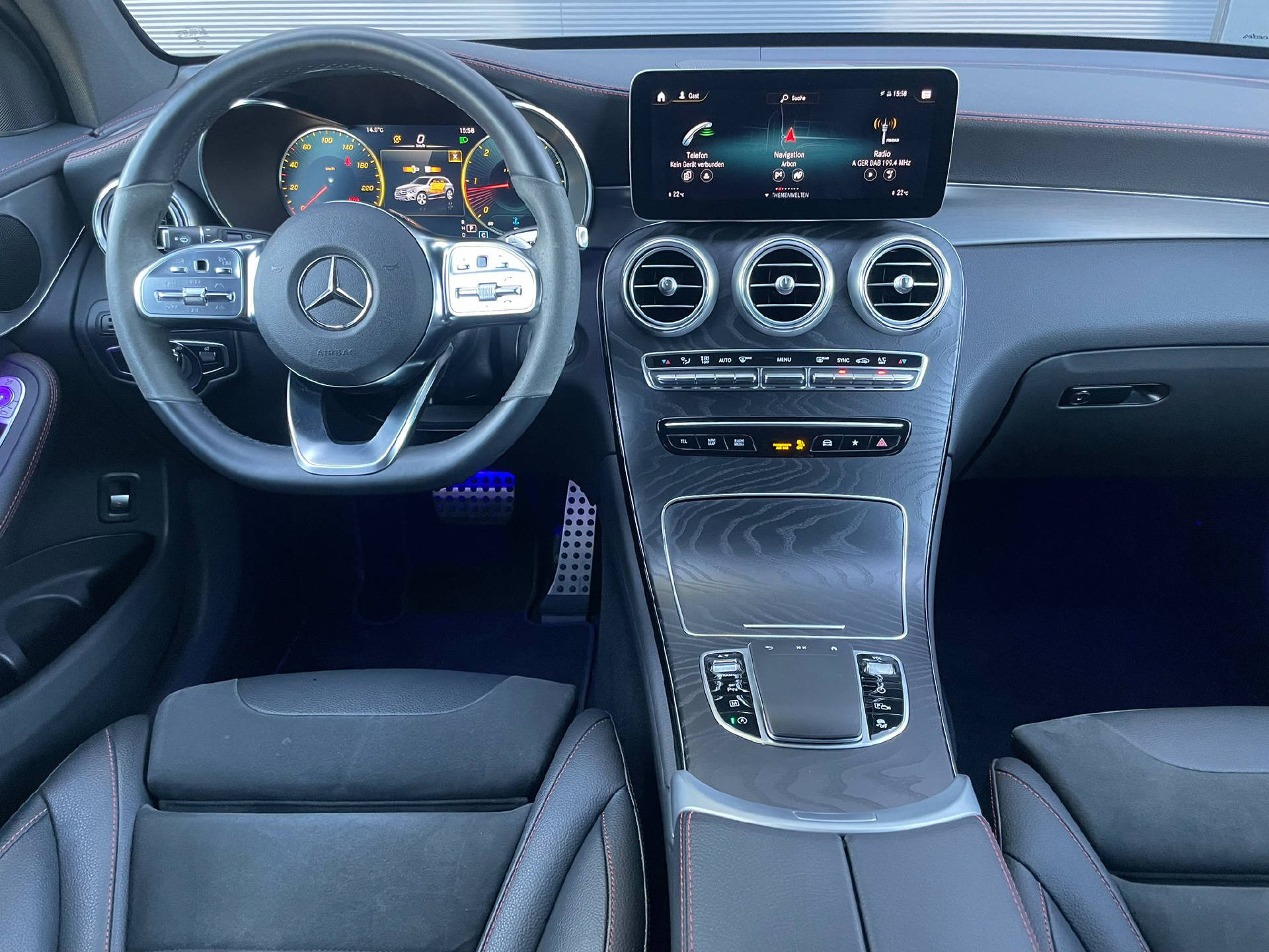 MERCEDES-BENZ GLC 220 d AMG Line 4m-image-6