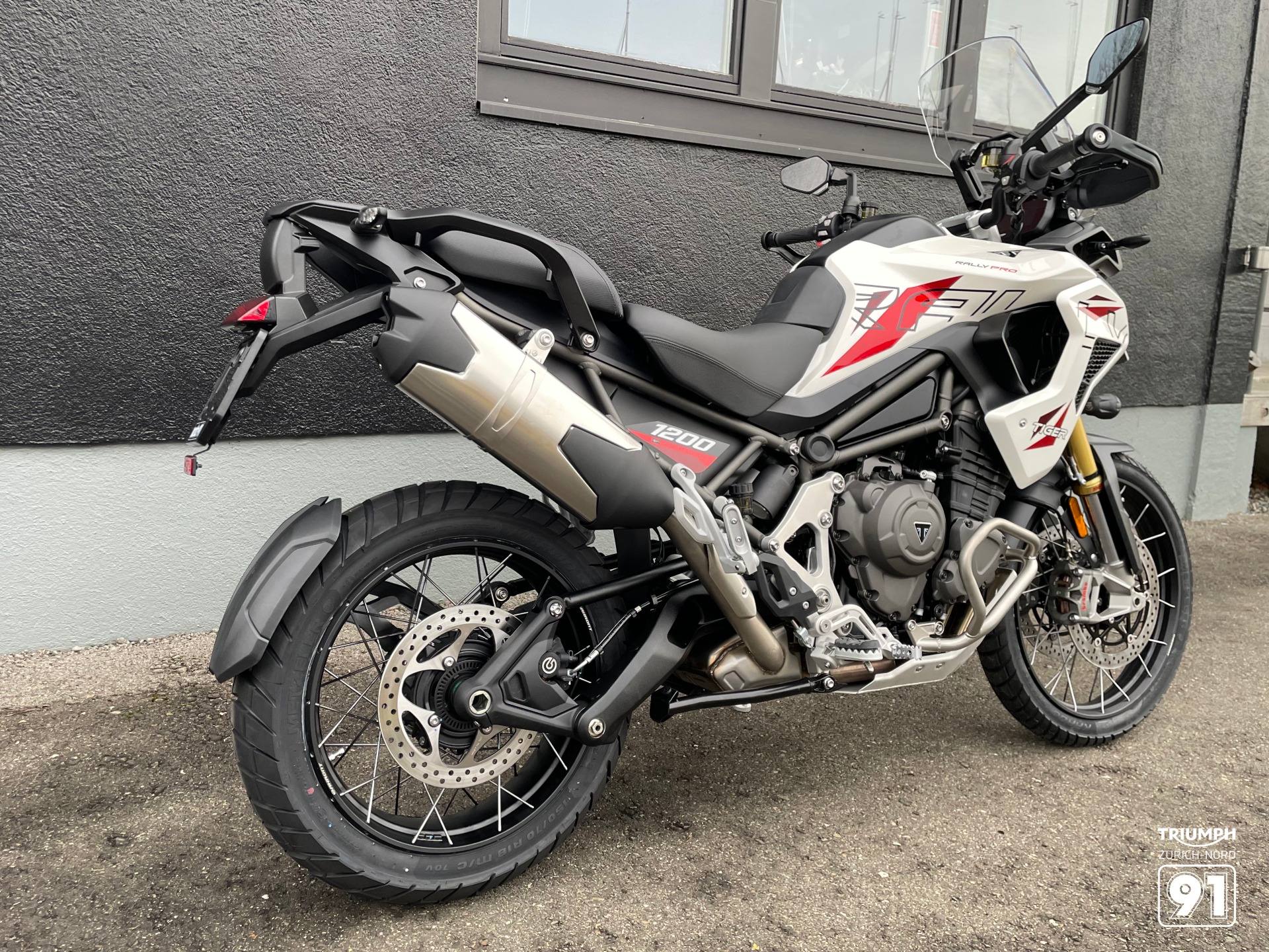TRIUMPH 1200 Desert Edition-showroom-element-2