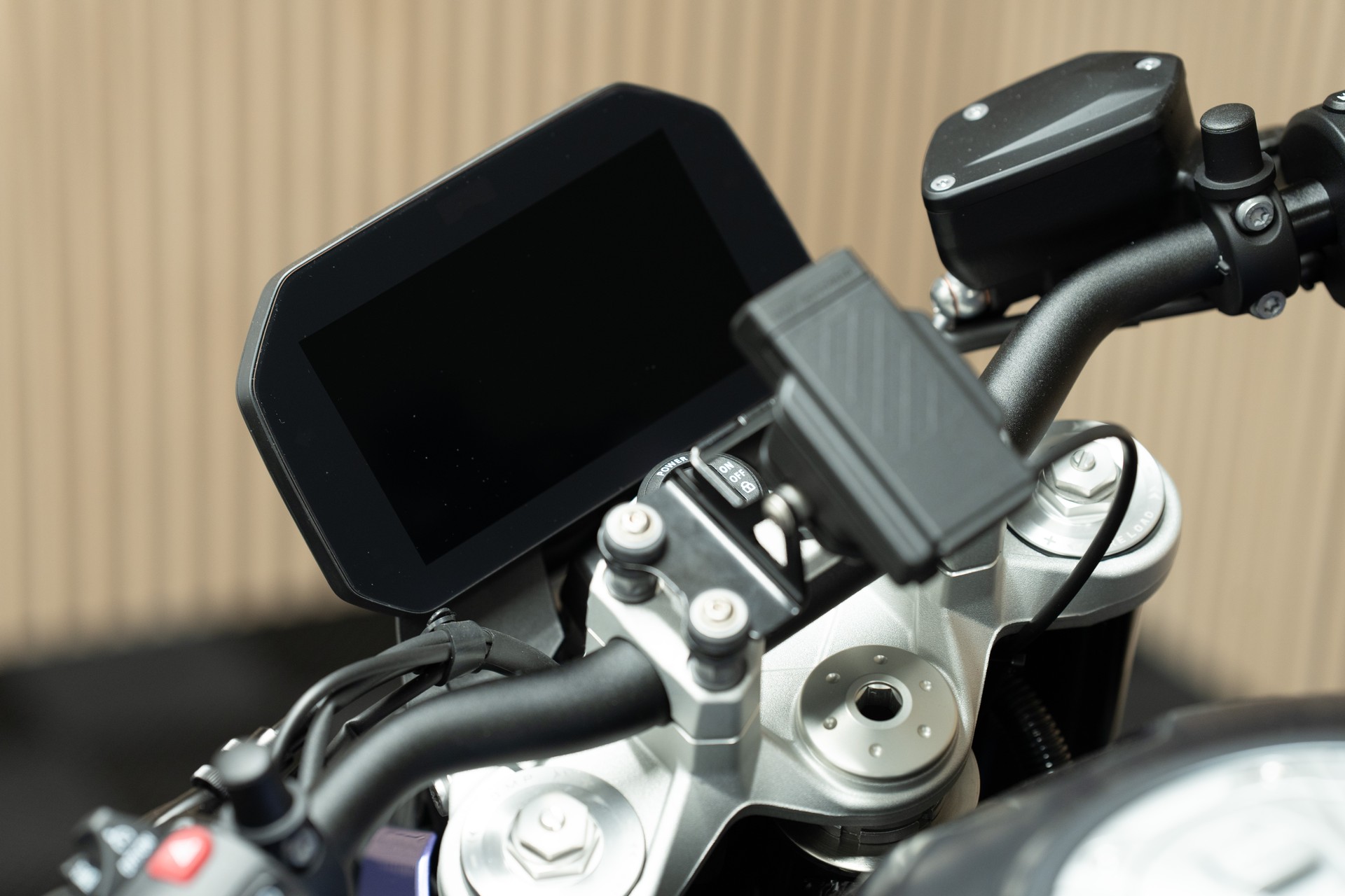 BMW F 900 R A2 Individual mit 0.9% Leasing, Sportschalldämpfer u. v. m.-showroom-element-3