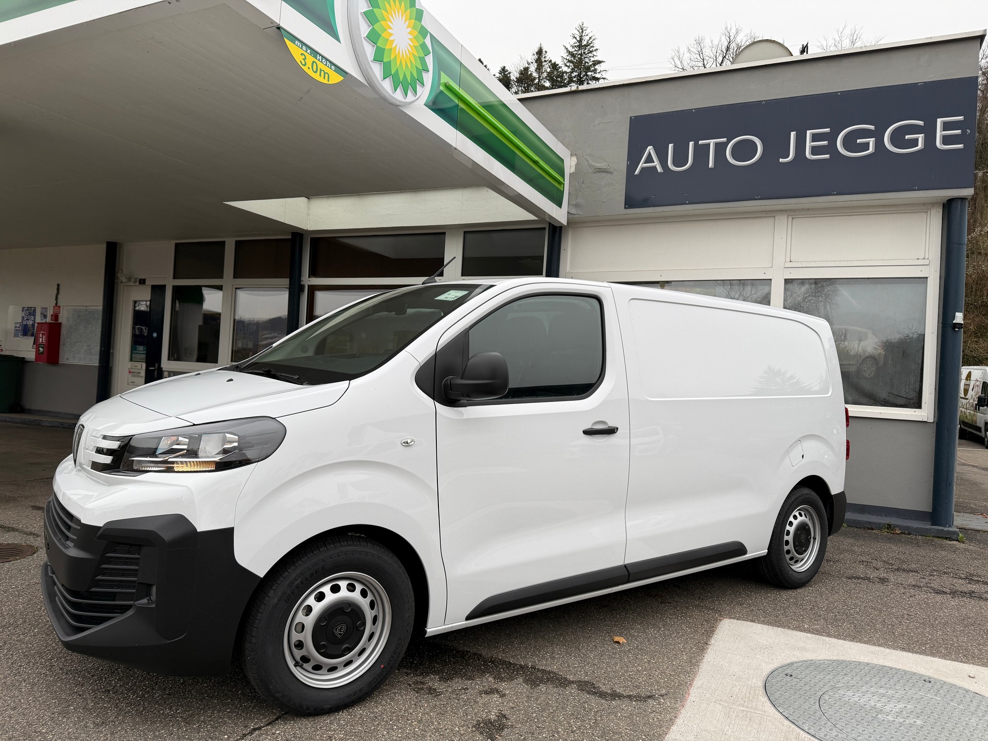 PEUGEOT Expert 2.2 BlueHDi 150 S&S Standard EAT8-image-1