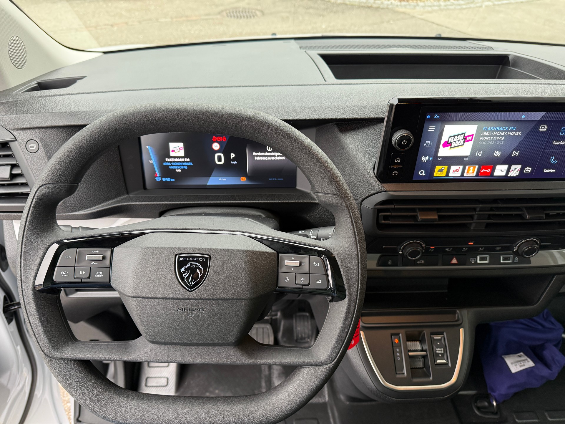 PEUGEOT Expert 2.2 BlueHDi 150 S&S Standard EAT8-image-12